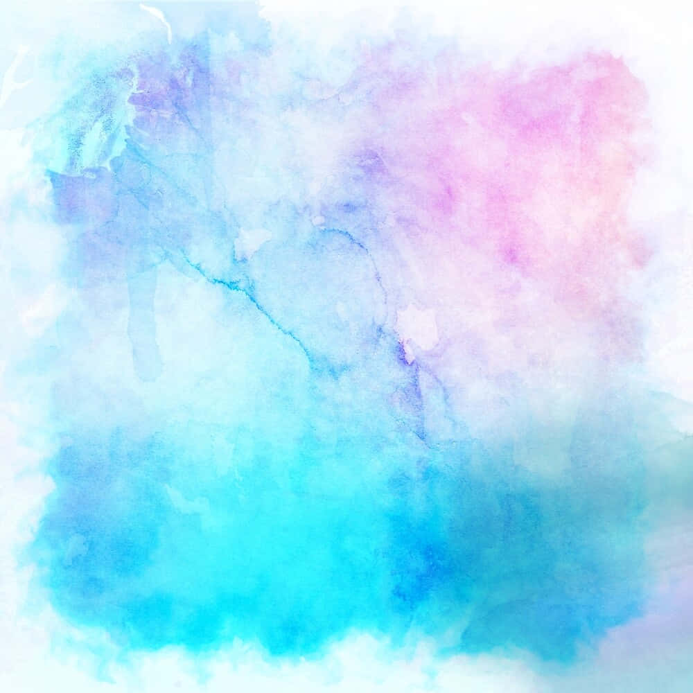 Watercolor Texture 桌布 壁紙 — 柔和的水彩洗滌將藍綠色和粉紅紫色色調混合在白色紙張上，帶有細微紋理和滲色邊緣。