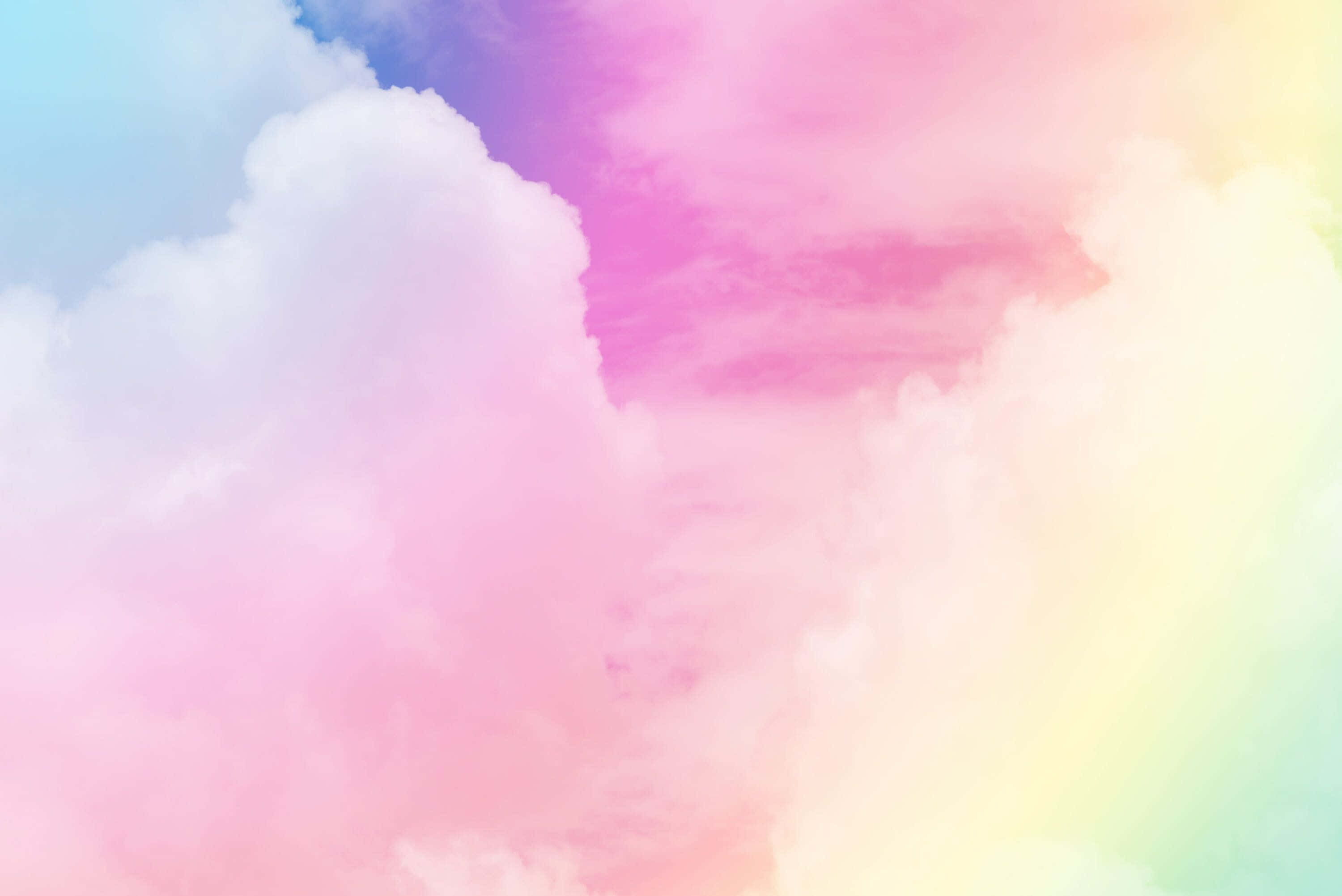 Pastel Watercolor 桌布 壁紙 — 柔和的粉彩雲朵在粉紅、藍色和黃色的夢幻漸變中，於溫柔的天空中旋轉。