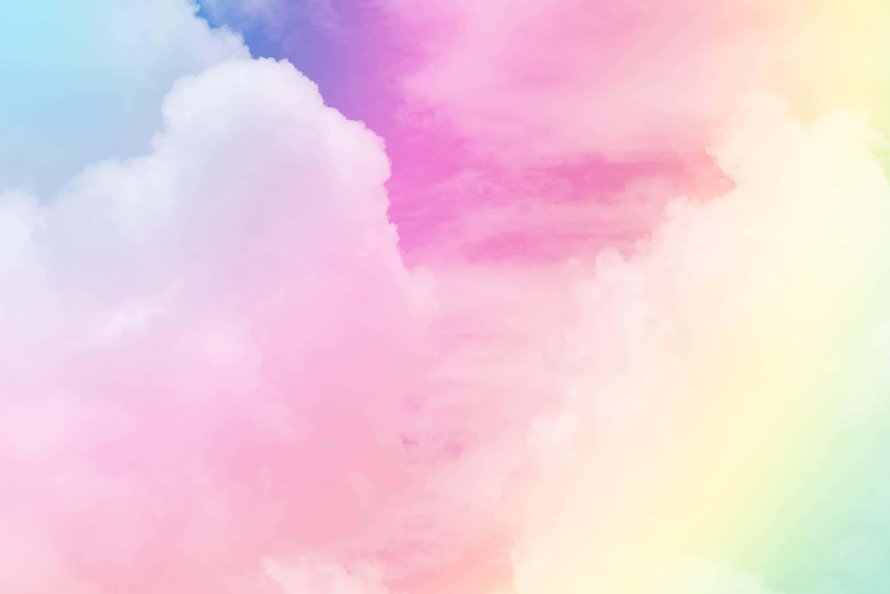 Clouds Aesthetics 桌布 壁紙 — 柔和的粉彩雲朵融入粉紅、藍色和黃色的夢幻漸變天空。