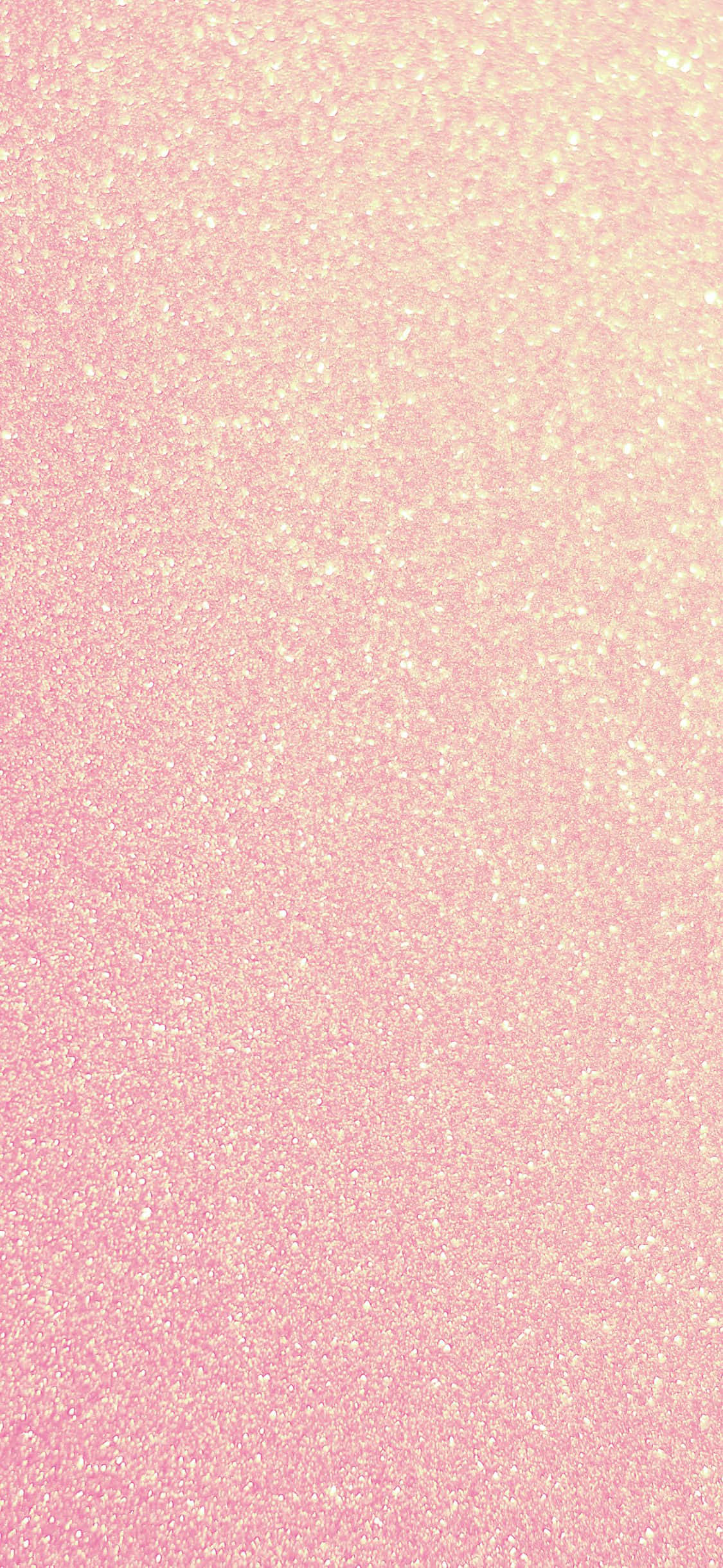Pink And Gold 桌布 壁紙 — 柔和的粉紅色和奶油色漸變，加上散落的亮粉粒子，營造出夢幻閃爍的質感。