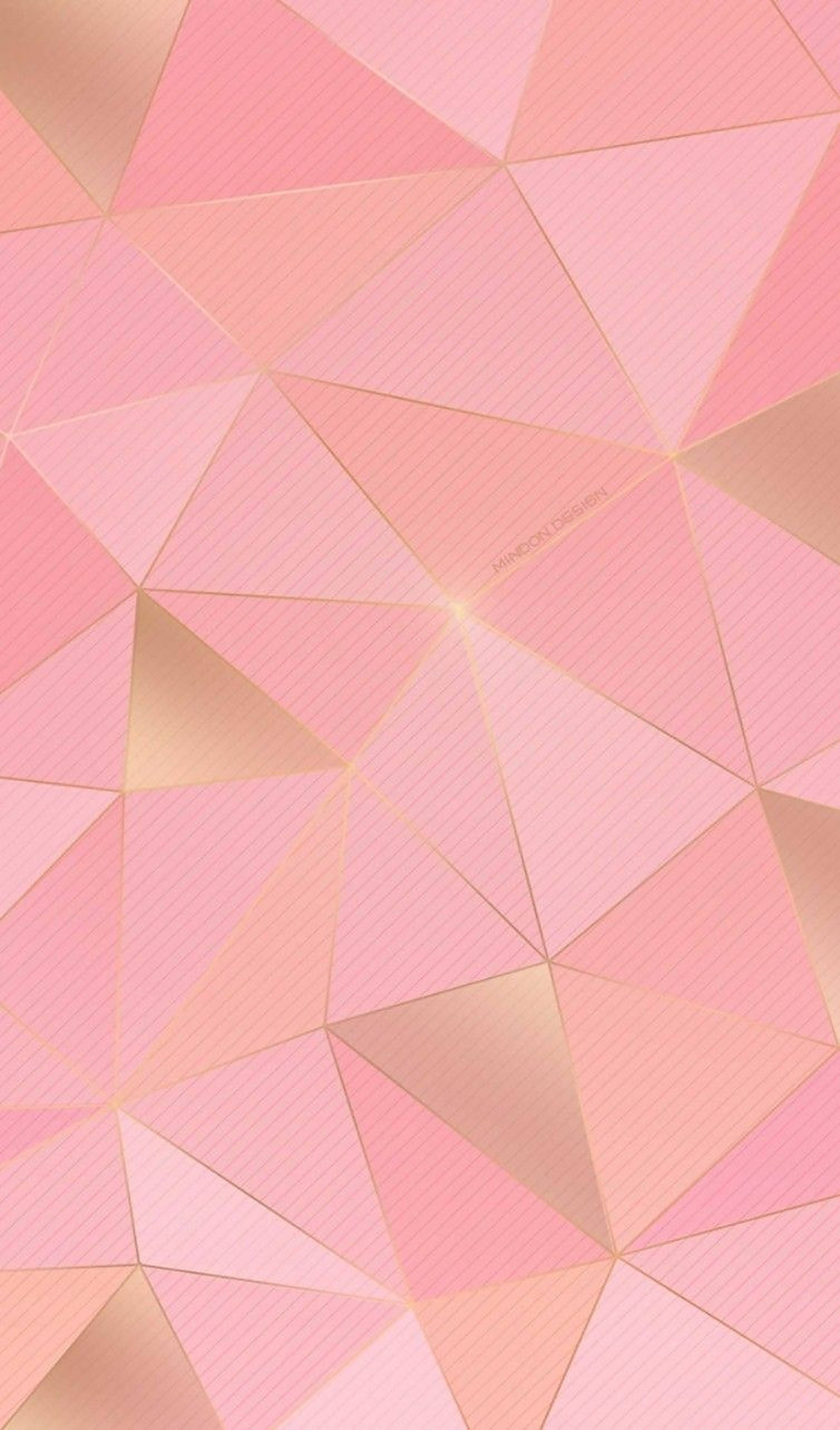 玫瑰金美學 桌布 壁紙 — 柔和的粉紅色和玫瑰金色幾何圖案壁紙，帶有三角形切面和微妙的金屬亮點。