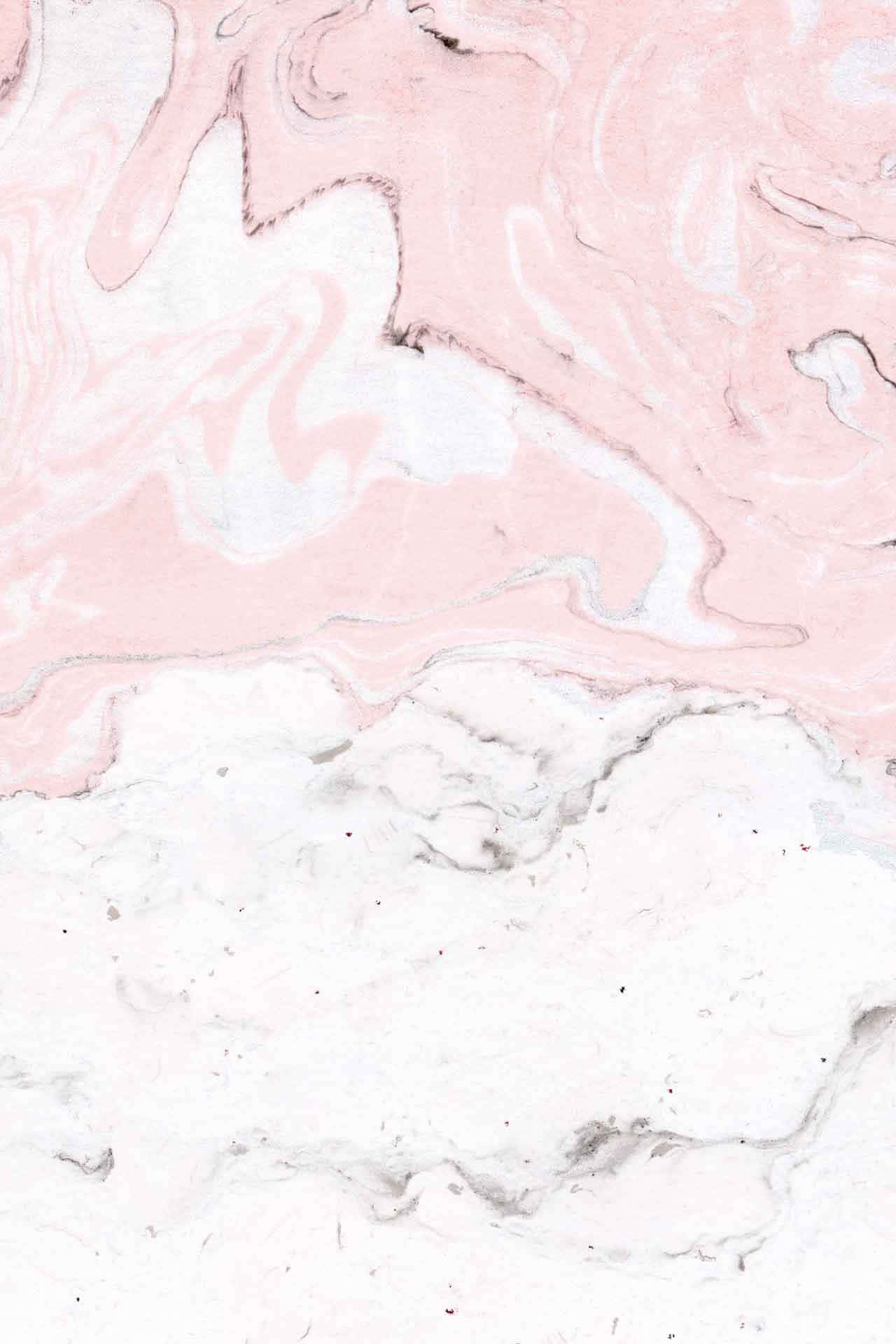 Marble Pink 桌布 壁紙 — 柔和的粉紅色和白色大理石漩渦，帶有細膩的灰色紋理，營造出舒緩的抽象質感。