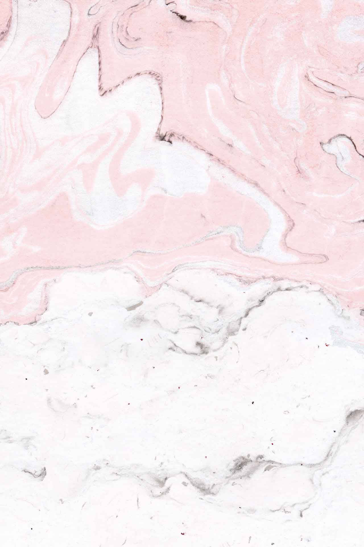 Pink Marble 桌布 壁紙 — 柔和的粉紅色和白色大理石漩渦，帶有微妙的灰色紋理，營造出精緻的抽象質感。