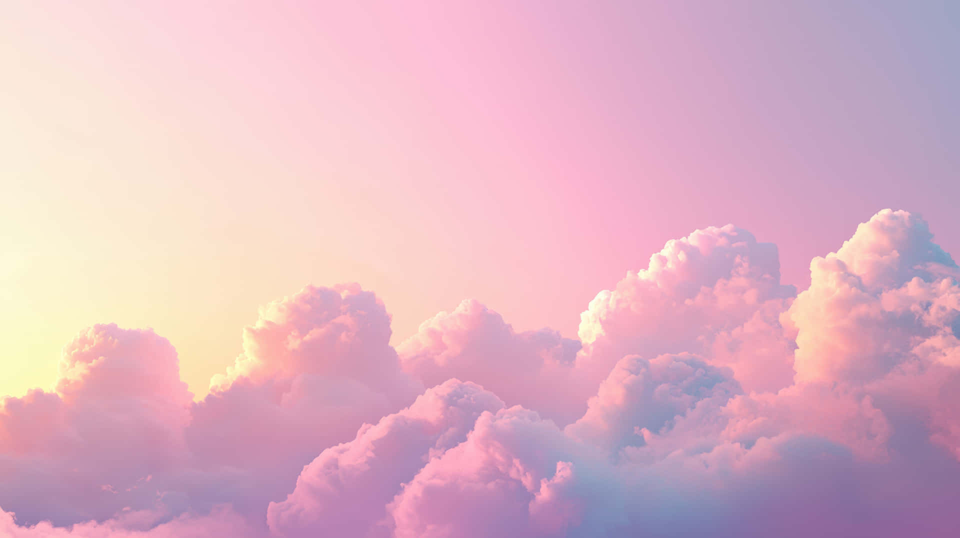 A beautiful sky filled with soft pastel-colored clouds, illuminated by warm sunset light 壁紙 — 柔和的粉紅色和薰衣草色雲朵在溫暖日出色調的粉彩天空中飄移。