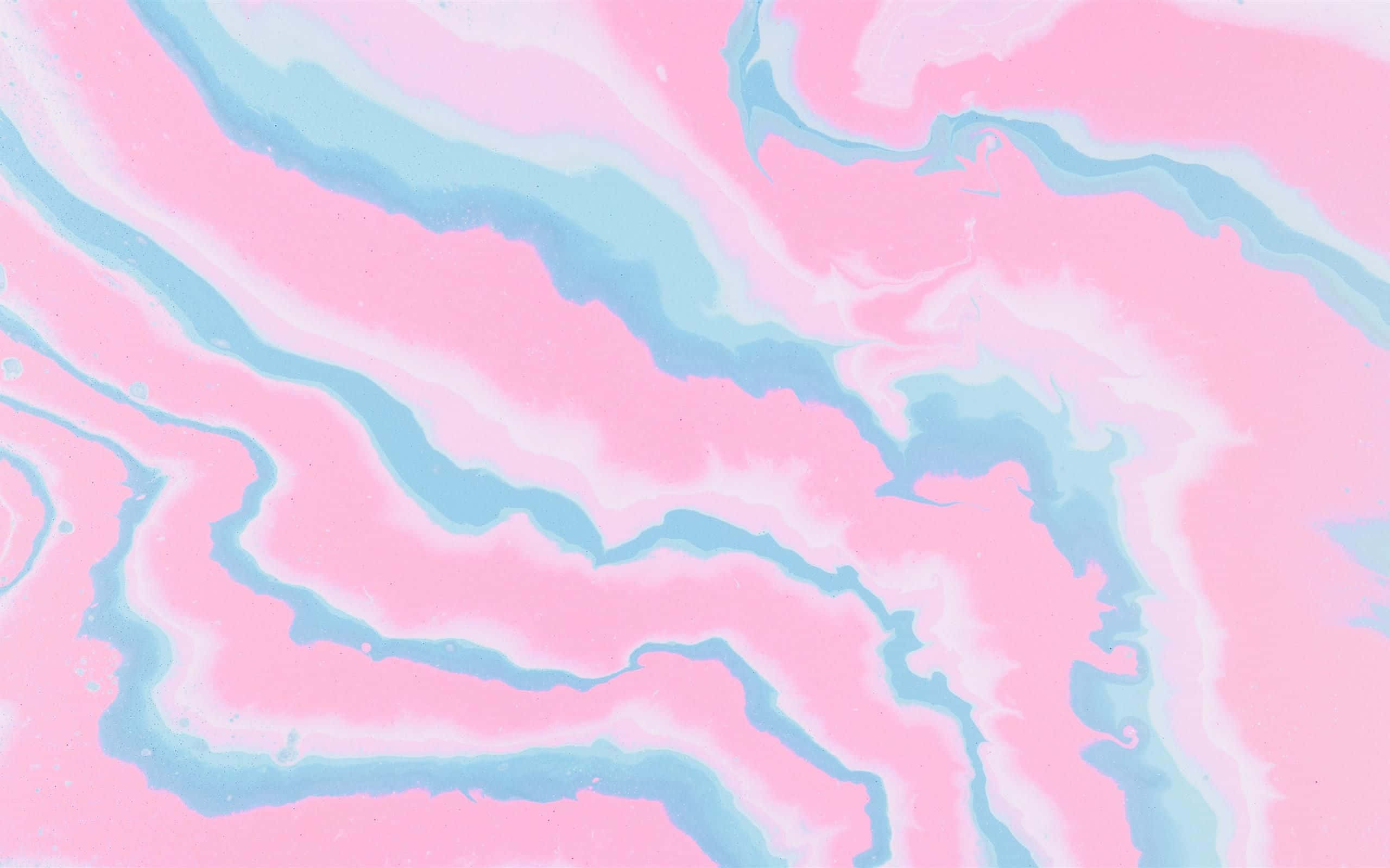 Pink Blue 桌布 壁紙 — 柔和的粉紅色和藍色液體漩渦，以溫柔流動的線條創造出夢幻的抽象大理石圖案。