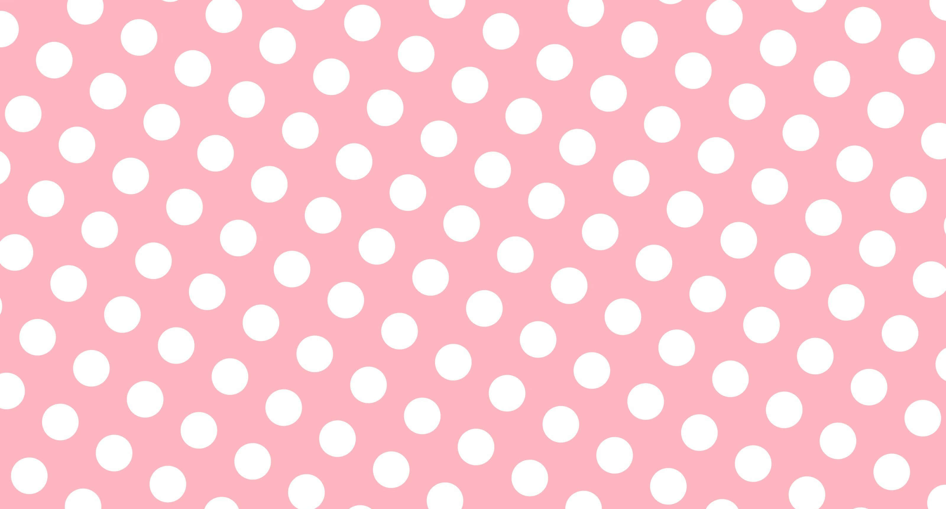 Pink Polka Dot 桌布 壁紙 — 柔和的粉紅色背景，飾有均勻分佈的白色圓點，呈對角線圖案。