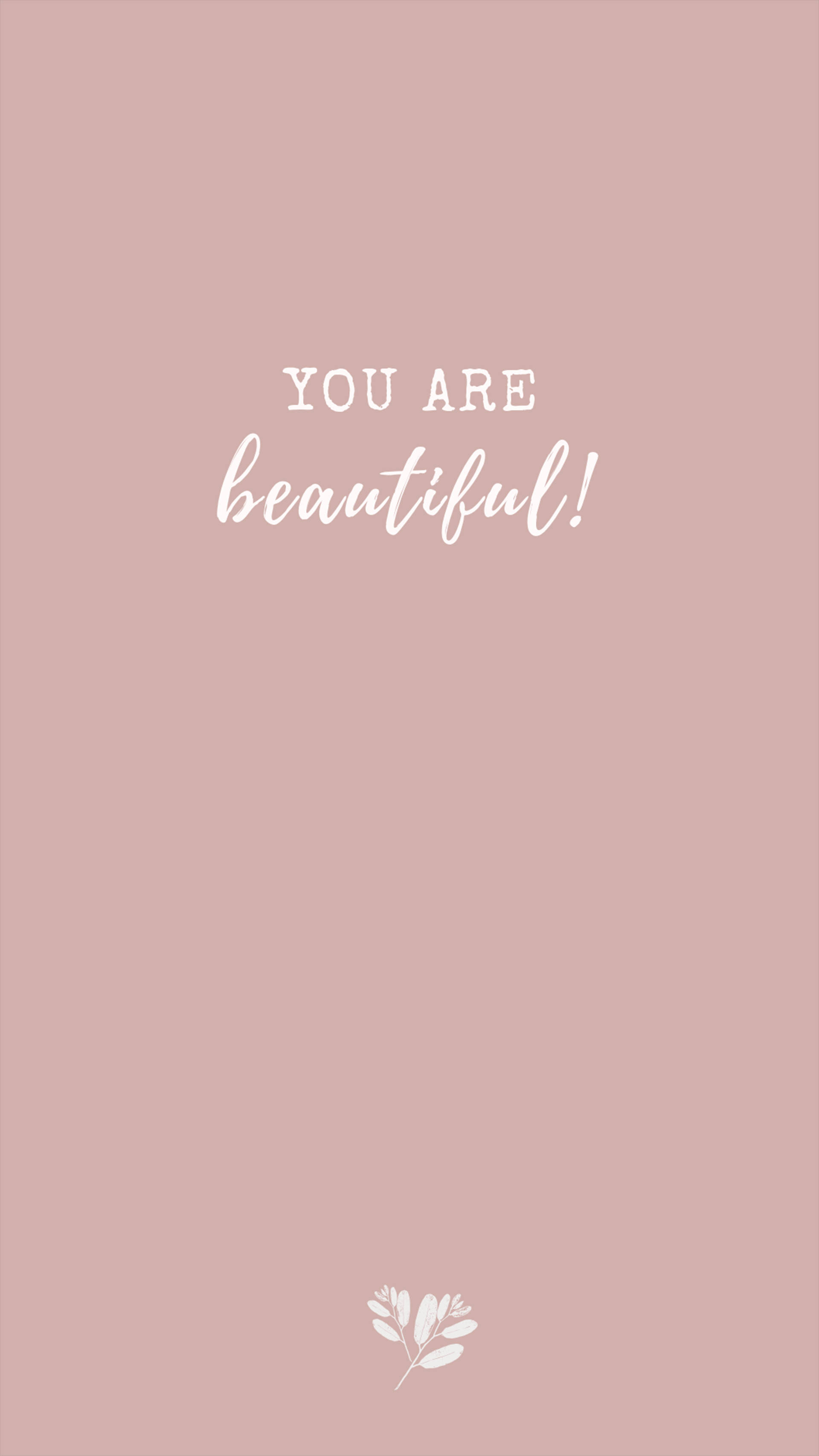 You Are Beautiful 桌布 壁紙 — 柔和的粉紅色背景上，白色文字傳達了振奮人心的訊息「你很美麗」，底部有精緻的葉子插圖。