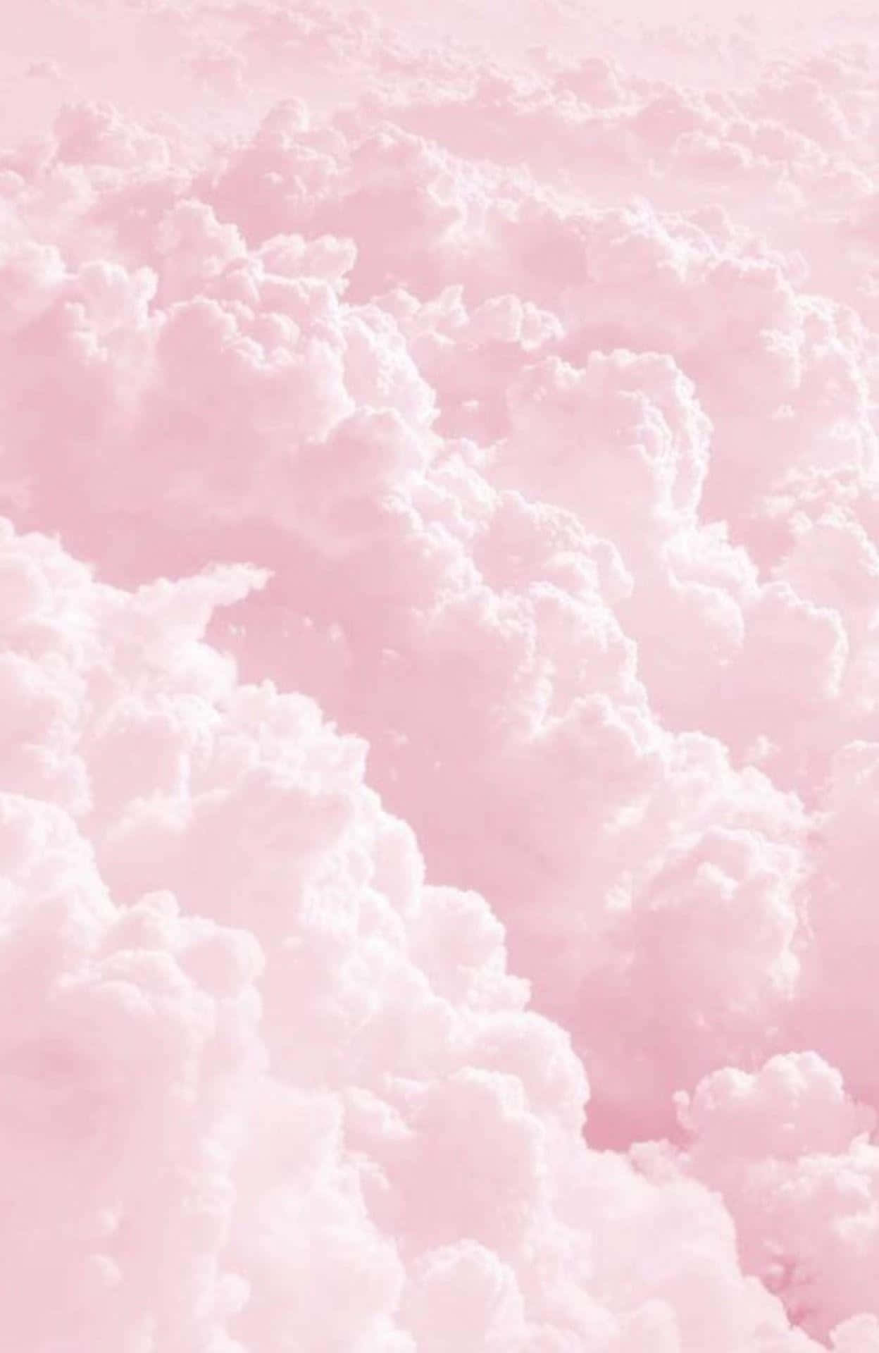 Clouds Aesthetics 桌布 壁紙 — 柔和的粉紅雲朵在夢幻的天空中飄浮，帶有溫柔的漸變和蓬鬆的質感。