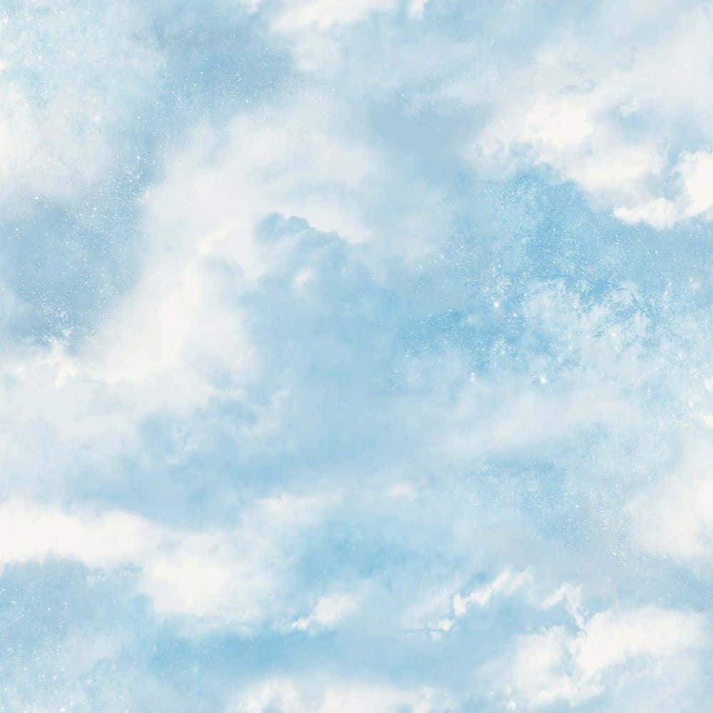 Aesthetic Cloud 桌布 壁紙 — 柔和的粉藍色天空，充滿了輕盈的白雲和精緻的閃爍粒子，輕輕飄動。