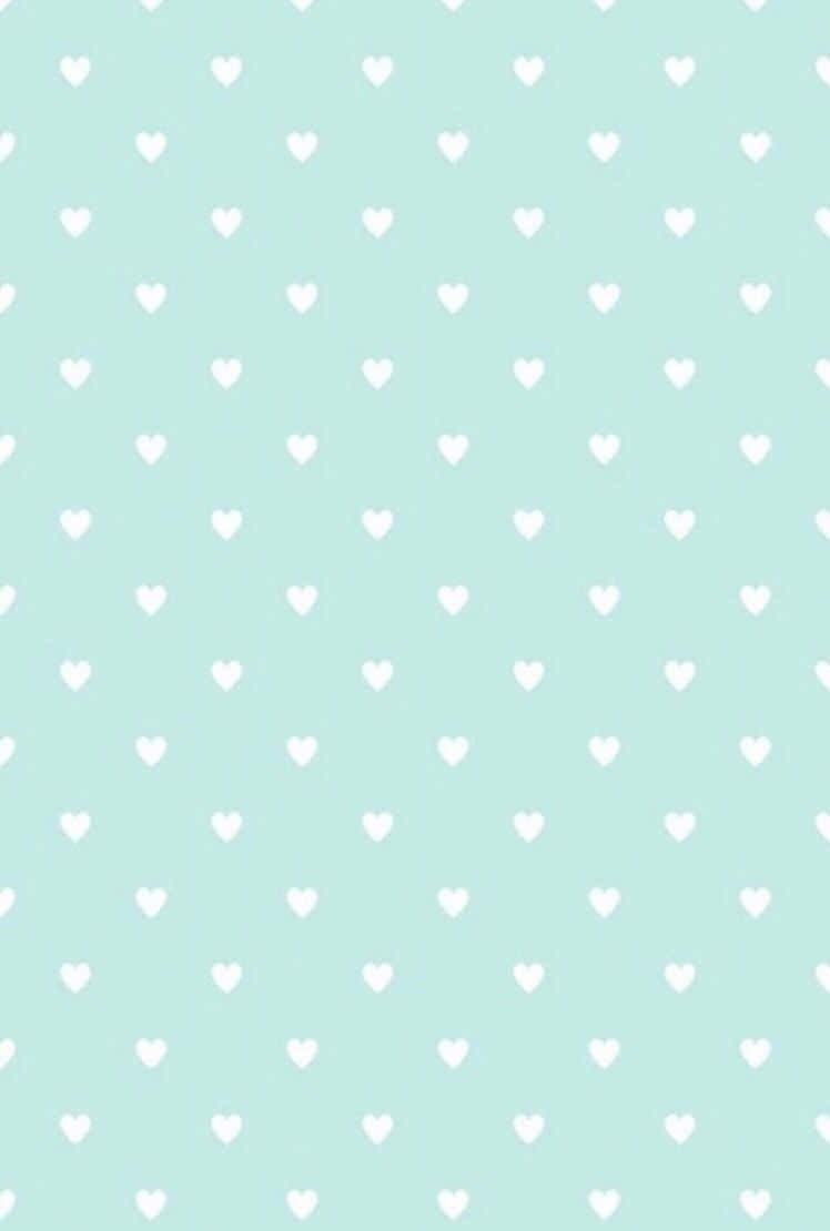 Mint Green iPhone 桌布 壁紙 — 柔和的薄荷綠色背景，飾有重複的小白心圖案。