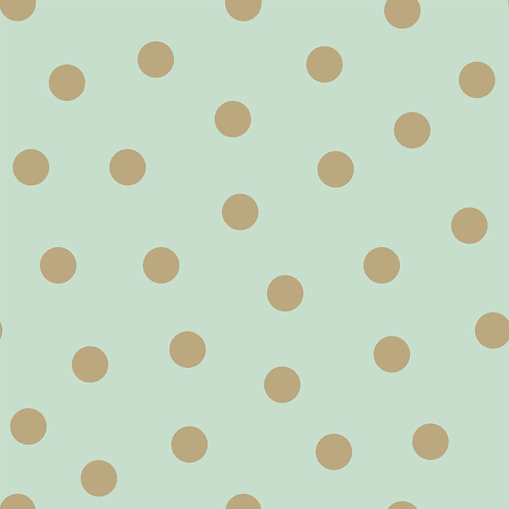 Brown Polka Dots 桌布 壁紙 — 柔和的薄荷綠色背景，點綴著分散的淺棕色圓點，形成重複圖案。