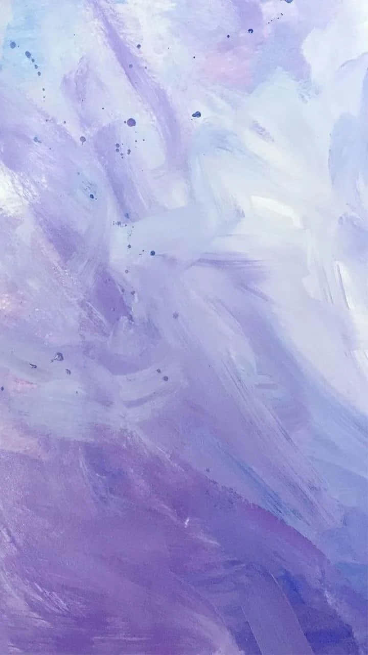 Lock Screen iPhone 桌布 壁紙 — 柔和的薰衣草色和白色筆觸與散落的深色斑點混合，形成夢幻般的抽象水彩洗滌效果。
