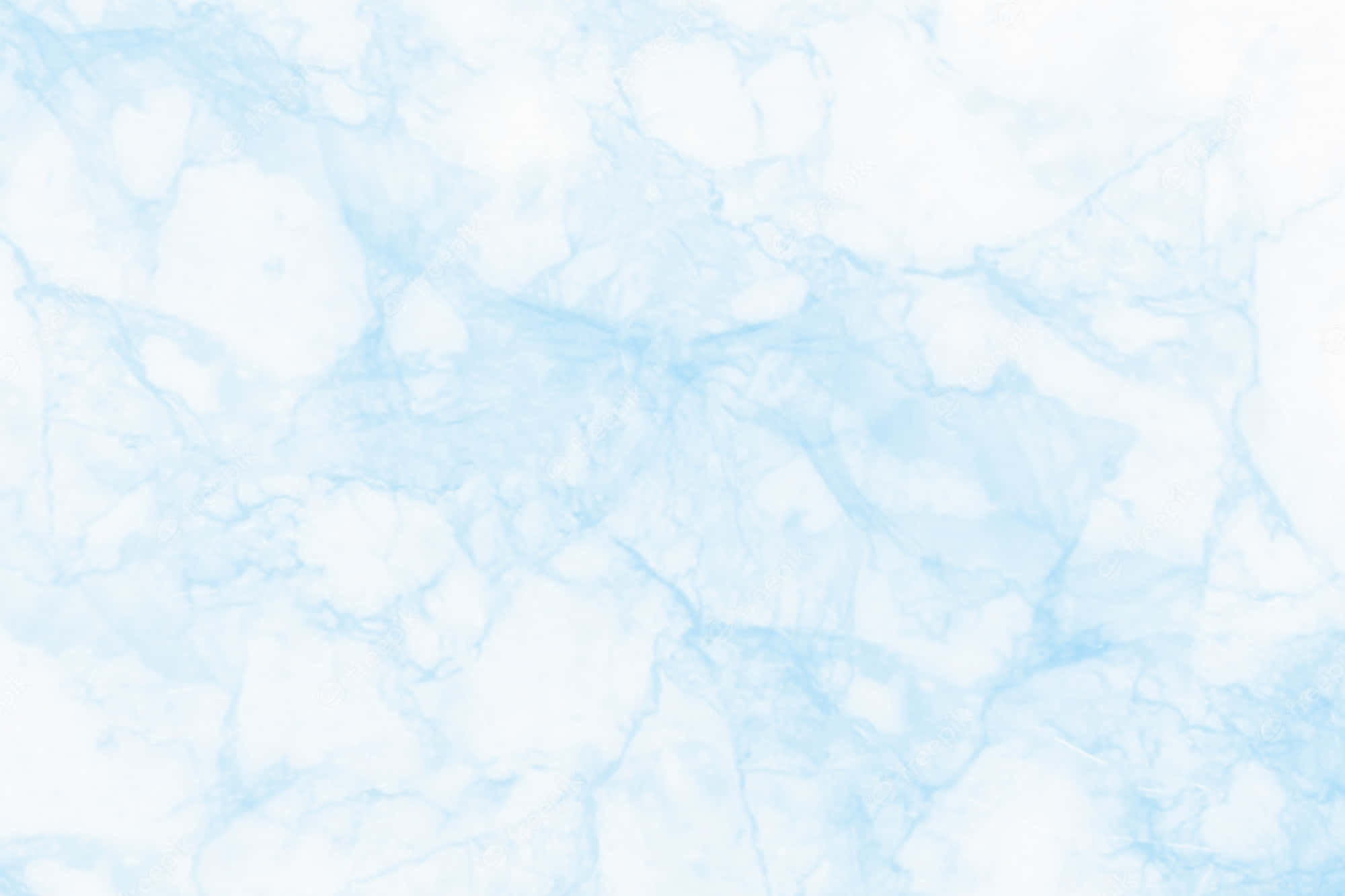 Blue Marble 桌布 壁紙 — 柔和的藍白大理石紋理，帶有流動的紋理和雲狀圖案。