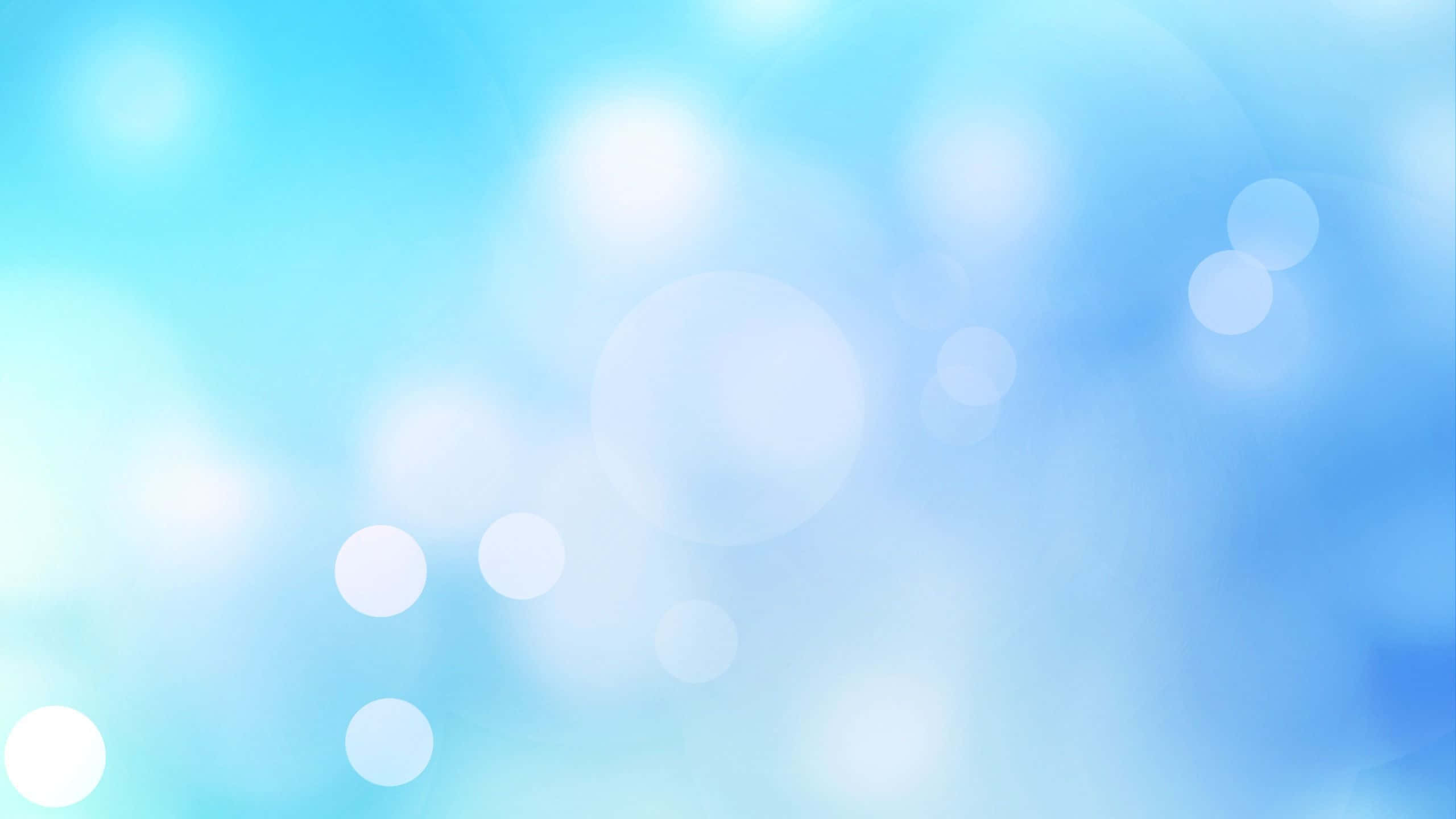 Bokeh 桌布 壁紙 — 柔和的藍色漸層背景，帶有發光的圓形散景燈光，營造出夢幻飄渺的氛圍。