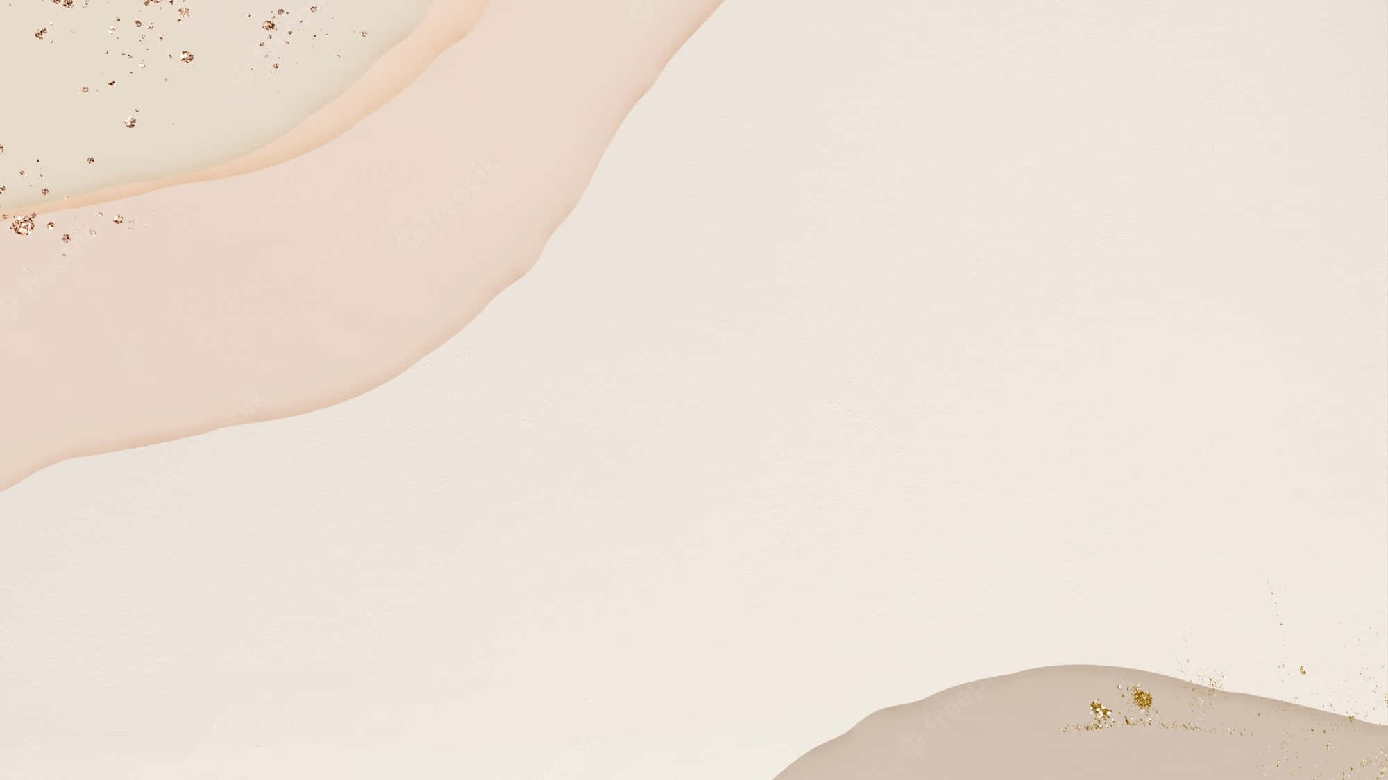 Beige Desktop 桌布 壁紙 — 柔和米色和奶油色抽象波浪，帶有散落的金色斑點，背景簡約。