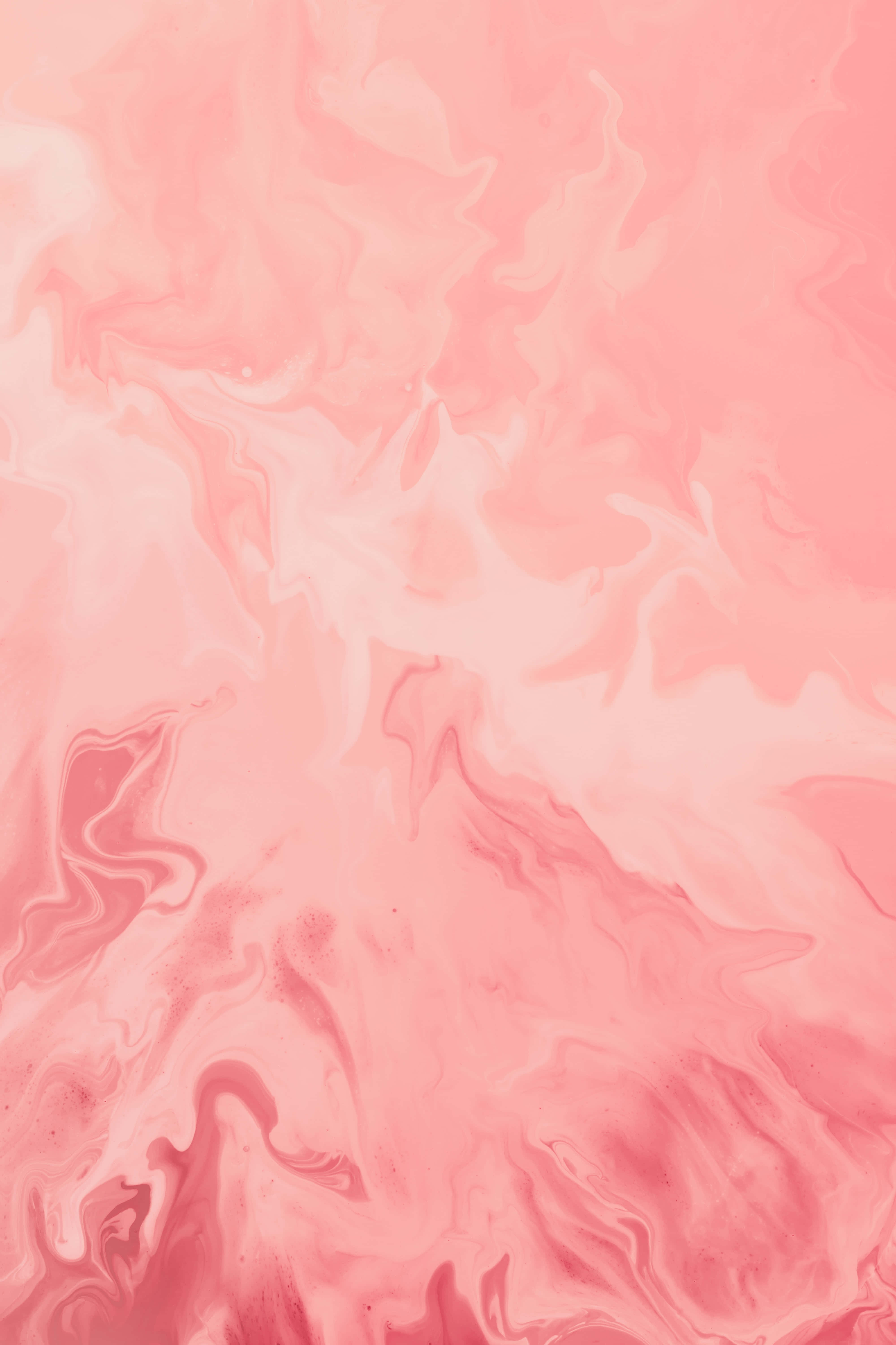 Soft Pink 桌布 壁紙 — 柔和粉紅與白色油漆在流動抽象圖案中旋轉，帶有柔和漸變與有機動感。