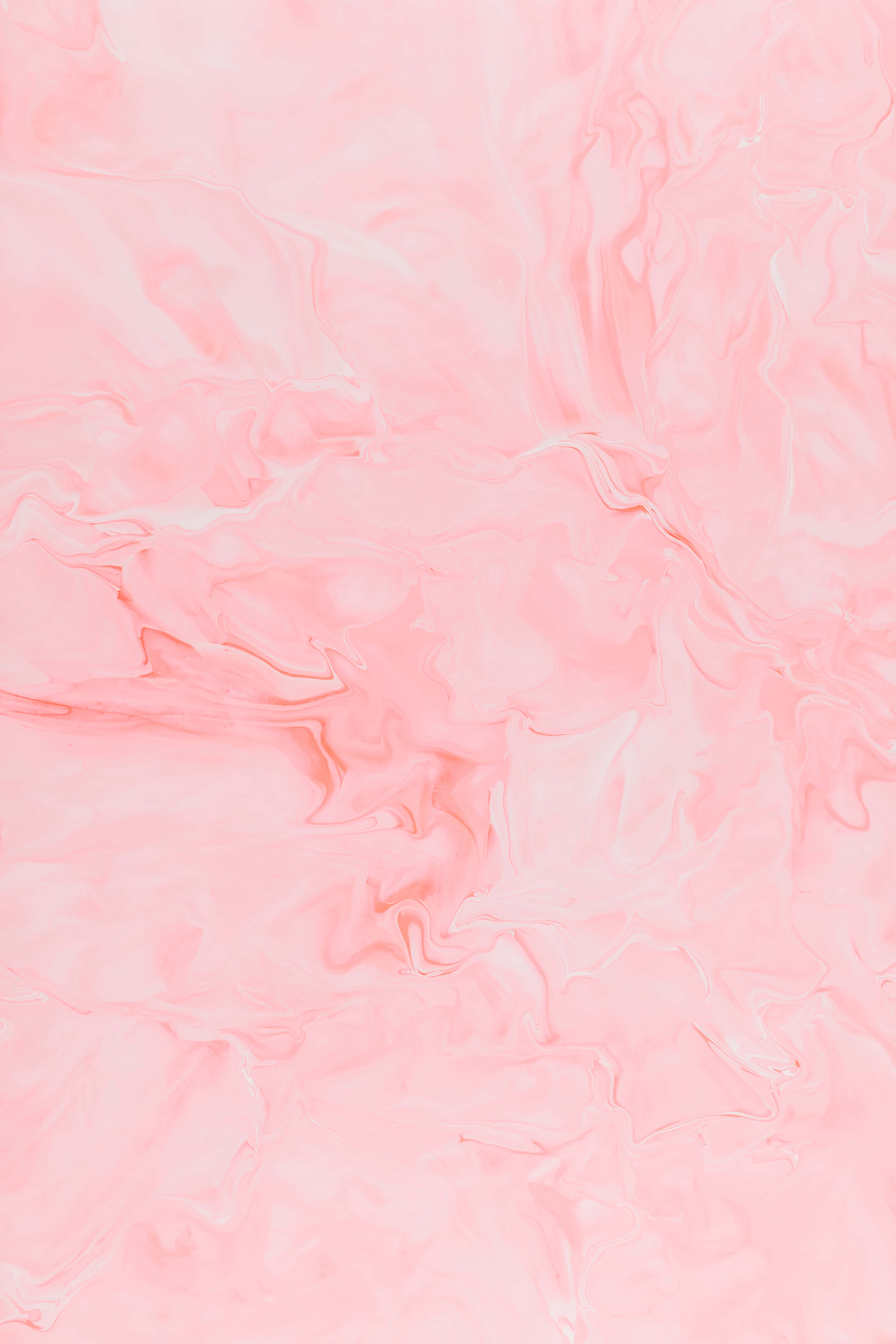 Baby Pink 桌布 壁紙 — 柔和粉紅與白色油漆在流動抽象圖案中旋轉，帶有柔和漸變與有機動感。