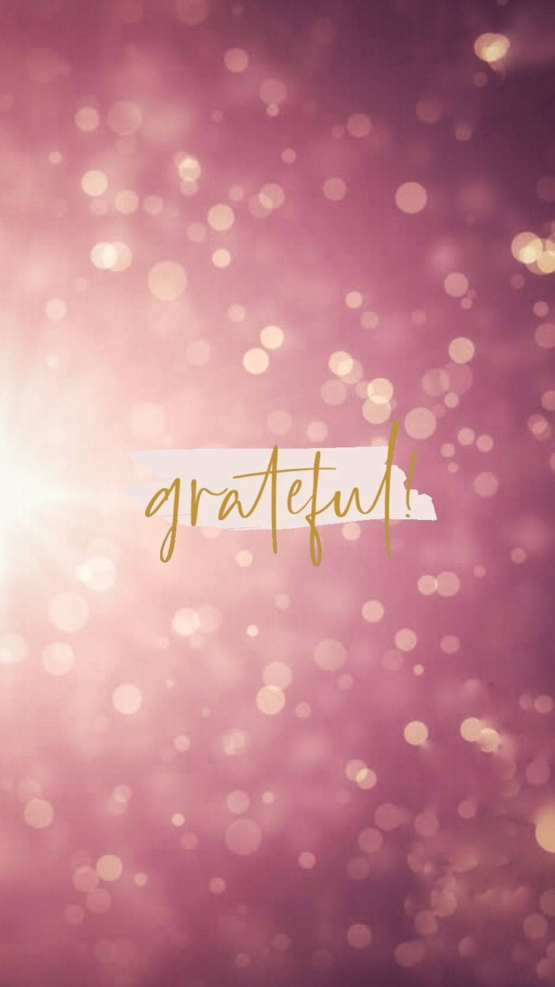 Thankful 桌布 壁紙 — 柔和粉紅與金色散景背景，以優雅草書字體呈現grateful一詞。