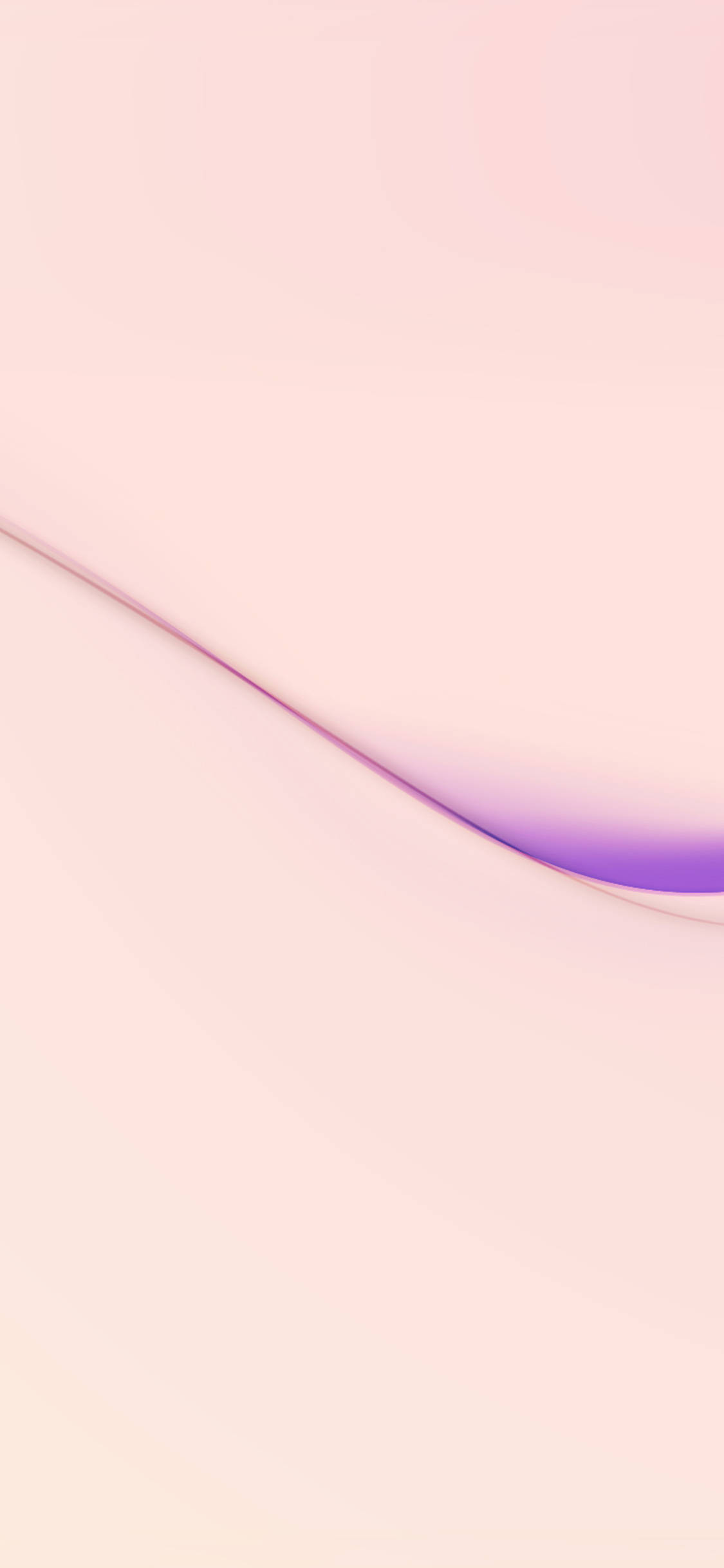 Beige iPhone 桌布 壁紙 — 柔和粉紅色漸變至紫色的極簡漸變，帶有柔和彎曲邊緣。
