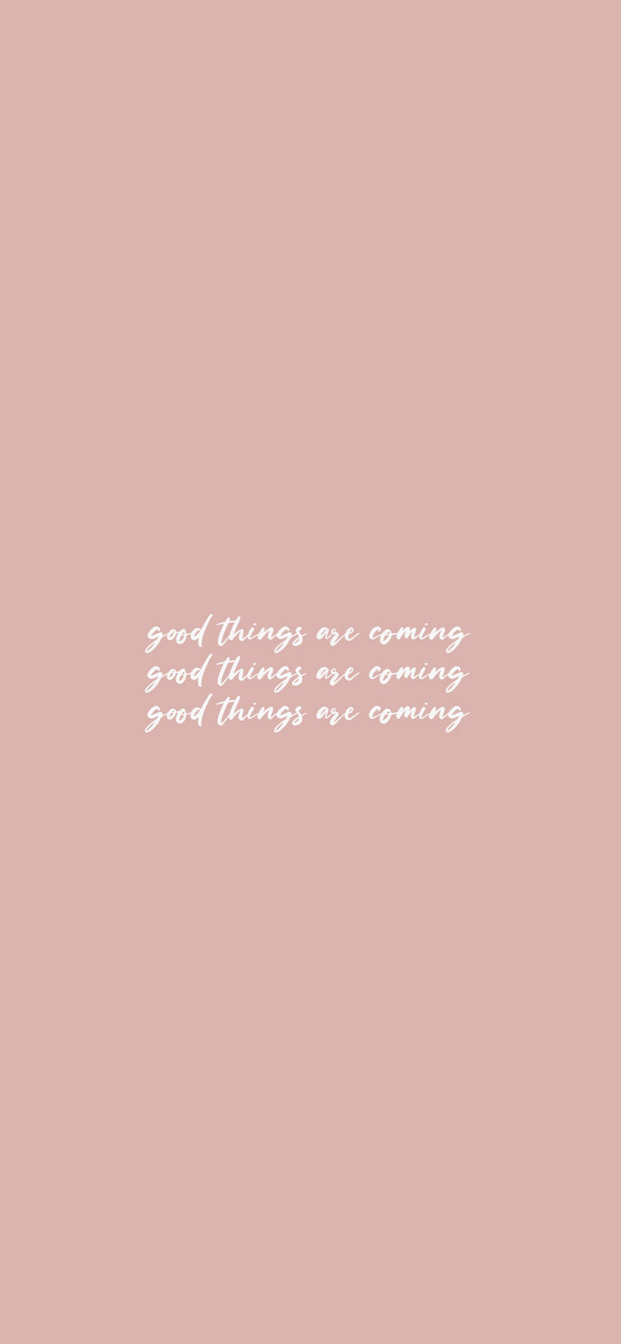 粉紅色背景，帶有白色文字重複 'good things are coming' — 顯現 GIF 壁紙