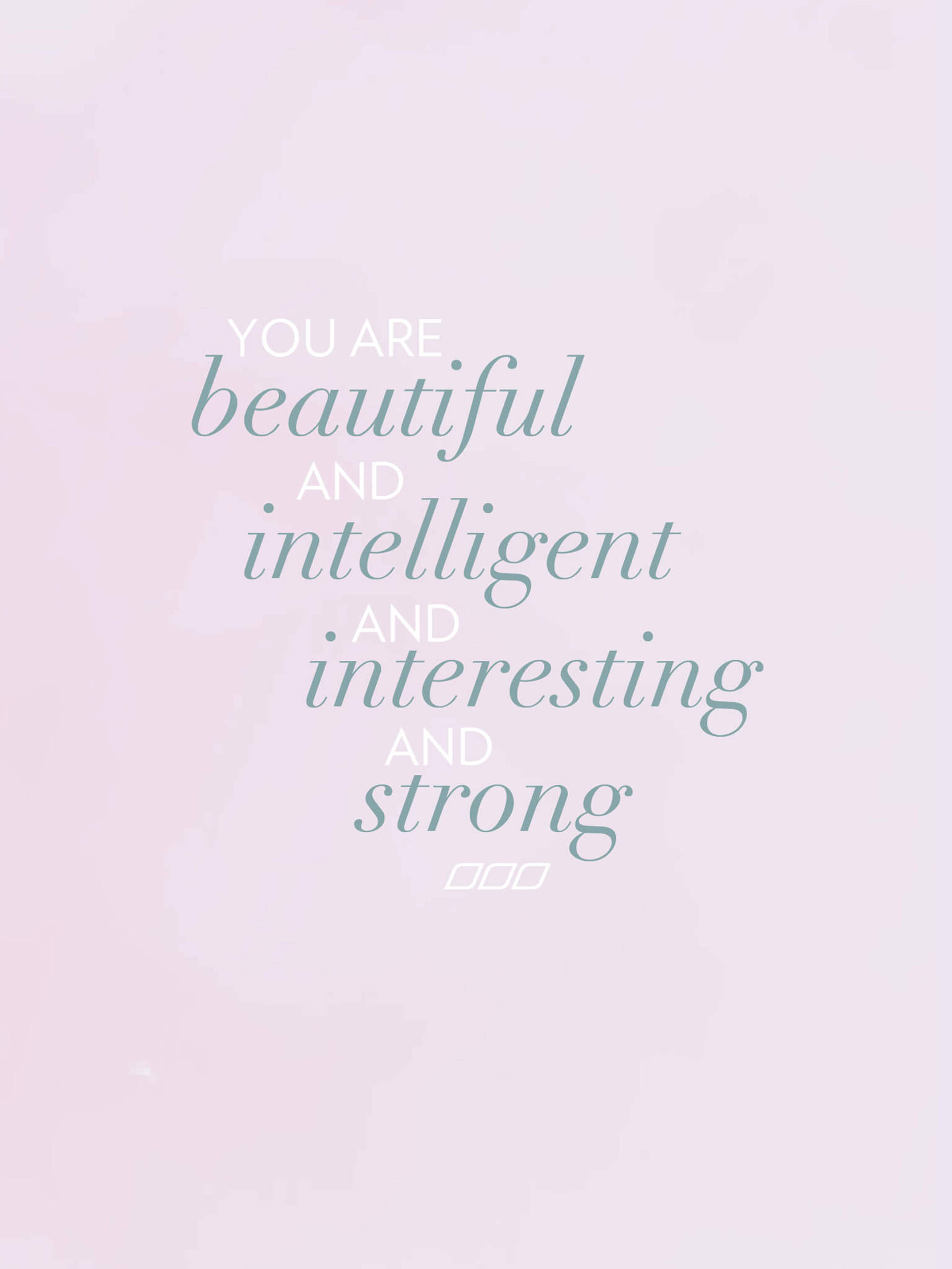 You Are Beautiful 桌布 壁紙 — 柔和粉紅色背景，搭配優雅字體，以平靜的薄荷綠和白色宣揚自我價值和自信。