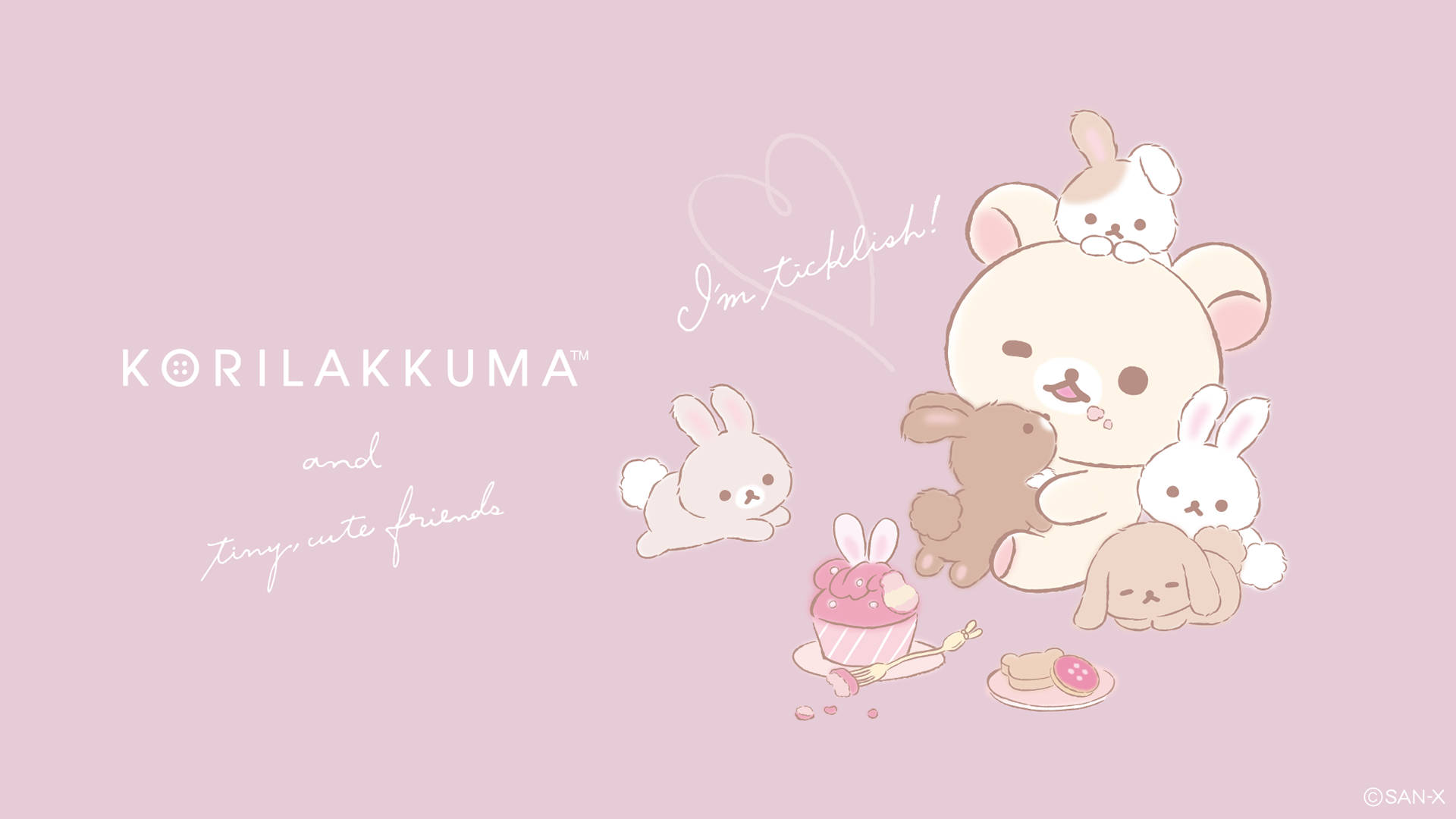 可愛 桌布 壁紙 — 柔和粉紅色背景上，Korilakkuma 和細小可愛的朋友們圍著杯子蛋糕和甜甜圈，展現出俏皮的表情。