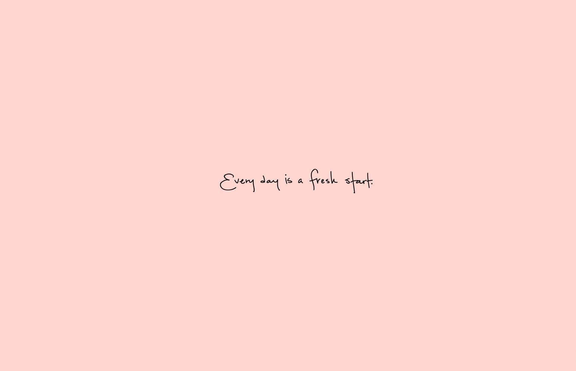 Rose Gold Desktop 桌布 壁紙 — 柔和粉紅色背景中央有黑色手寫字句「Every day is a fresh start」。