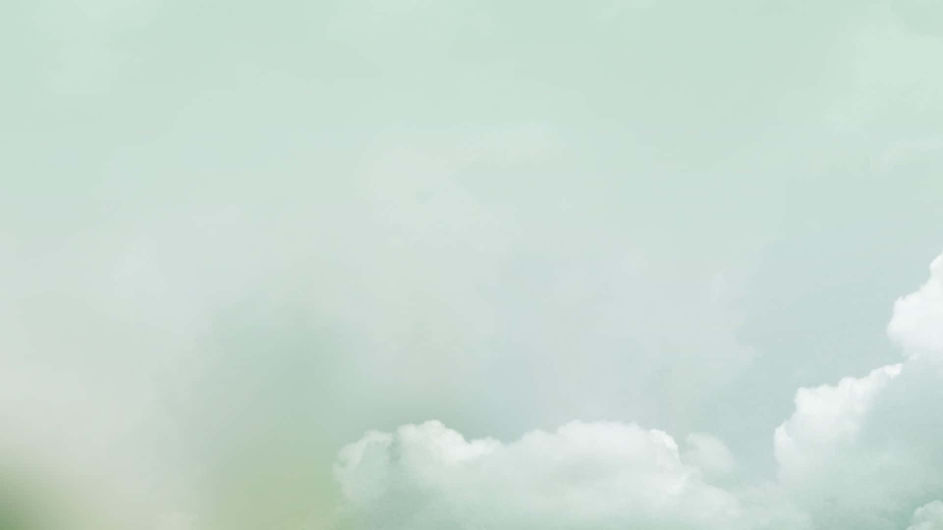 1920 X 1080 Minimalist 桌布 壁紙 — 柔和粉綠色天空， fluffy 白色雲朵輕輕飄過地平線。