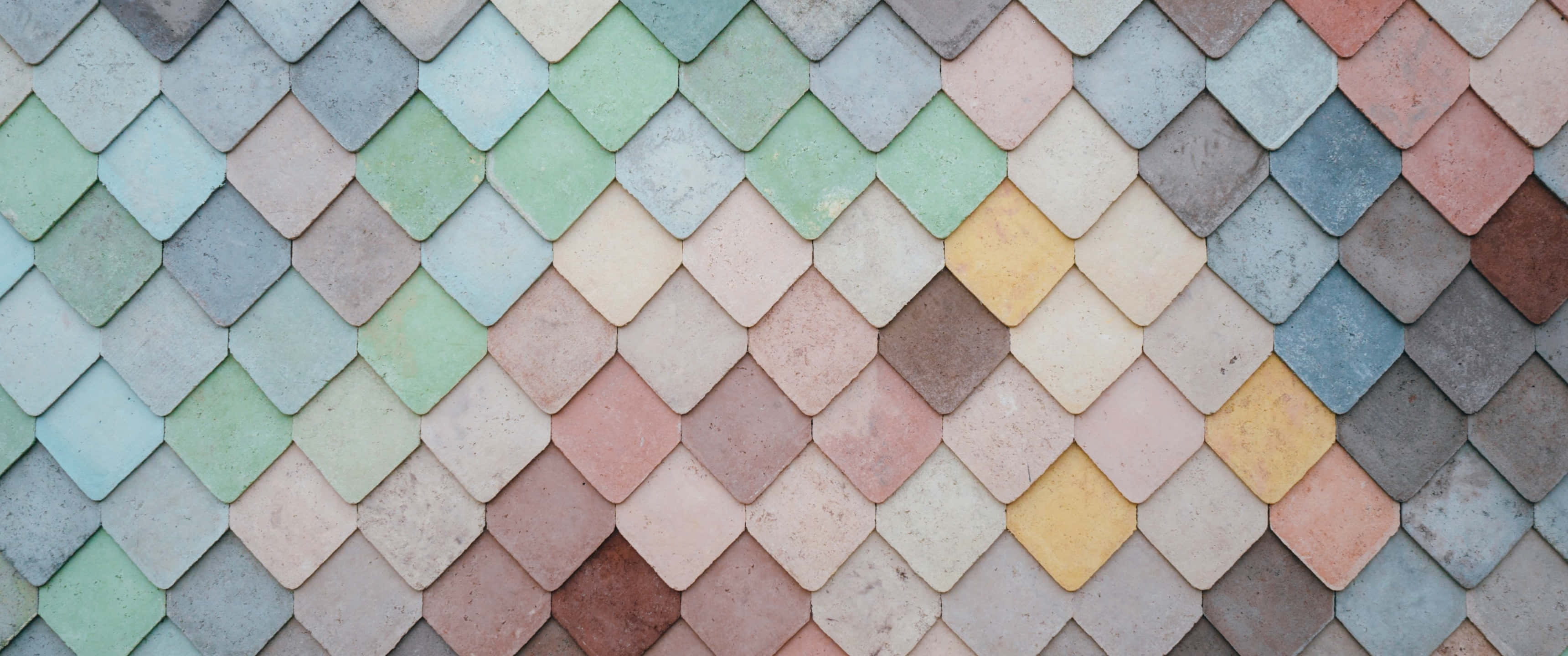 Tiles 桌布 壁紙 — 柔和色調的扇形圖案中重疊的粉彩色瓷磚特寫。