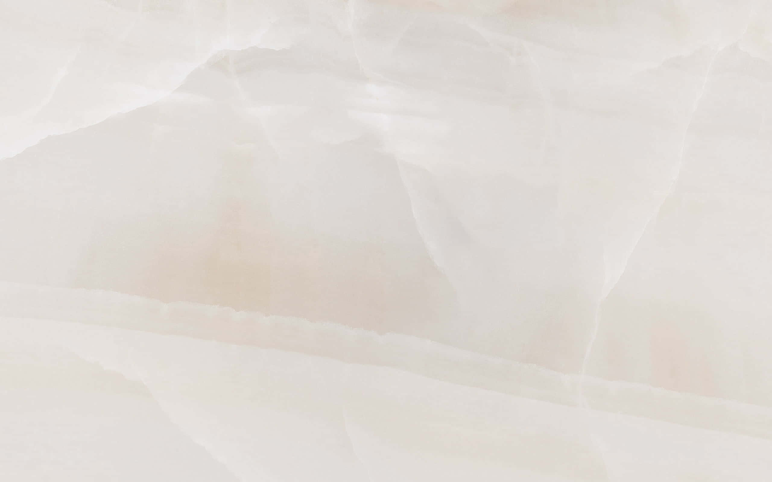 White HD 桌布 壁紙 — 柔軟半透明的白色布料，帶有柔和的摺痕和微妙的桃色底色，營造出寧靜的極簡紋理。
