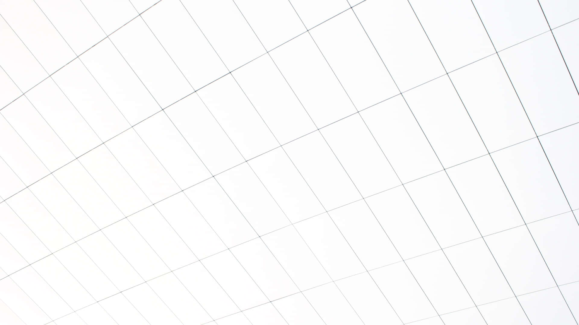White Grid 桌布 壁紙 — 柔軟灰色對角網格線在亮白色背景上創造出極簡幾何圖案。