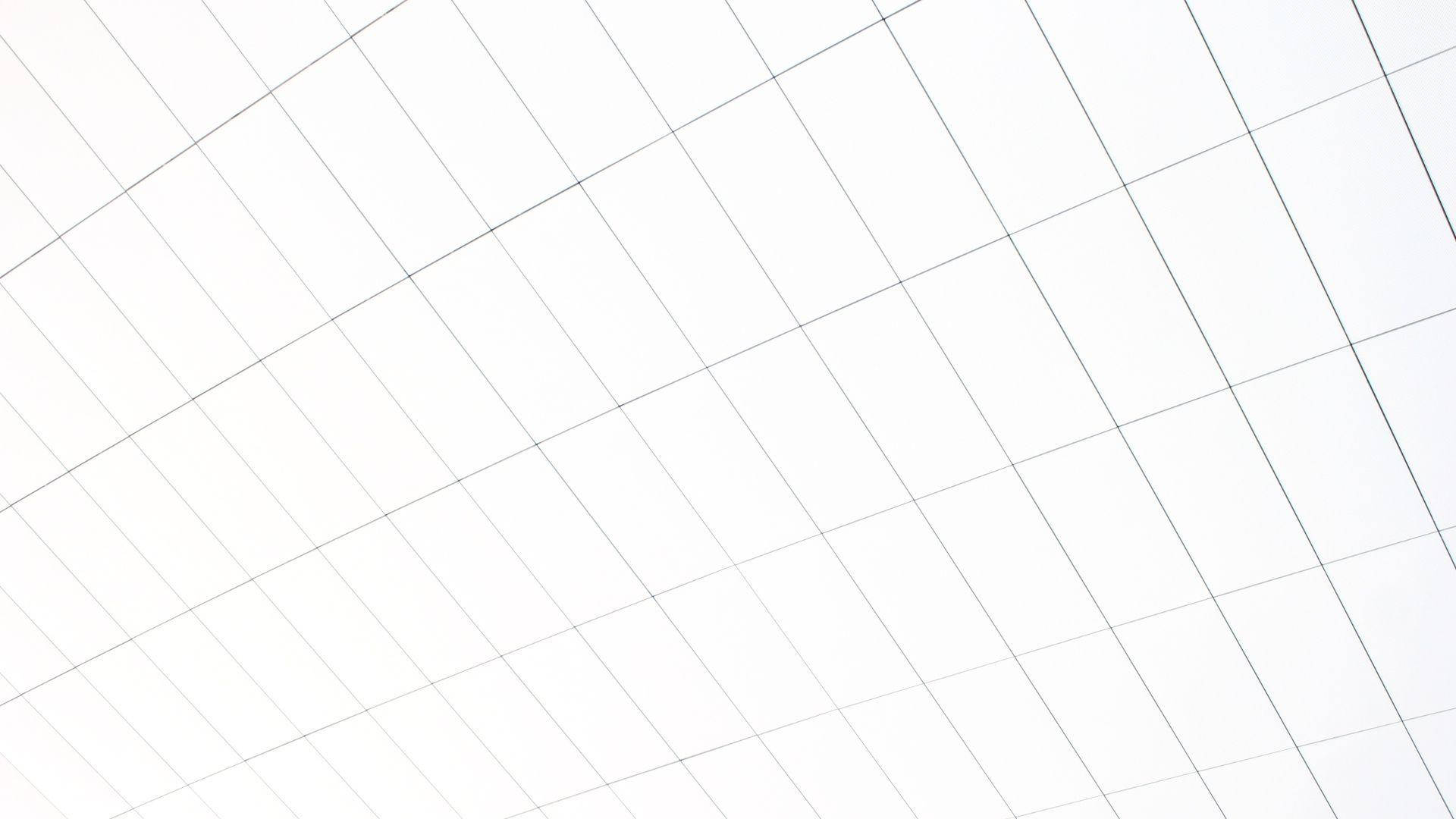 White Aesthetic Laptop 桌布 壁紙 — 柔軟灰色的對角網格線在明亮白色背景上創造出極簡幾何圖案。