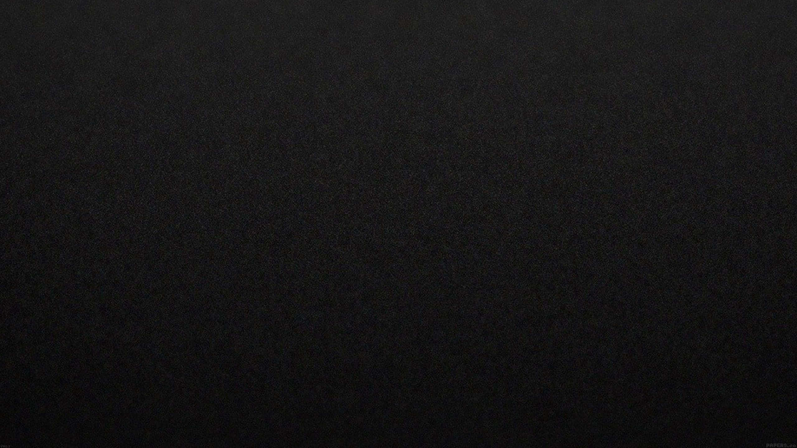 桌布 壁紙 — 柔軟燈光下，帶有細微紋理圖案的黑色織物表面特寫。
