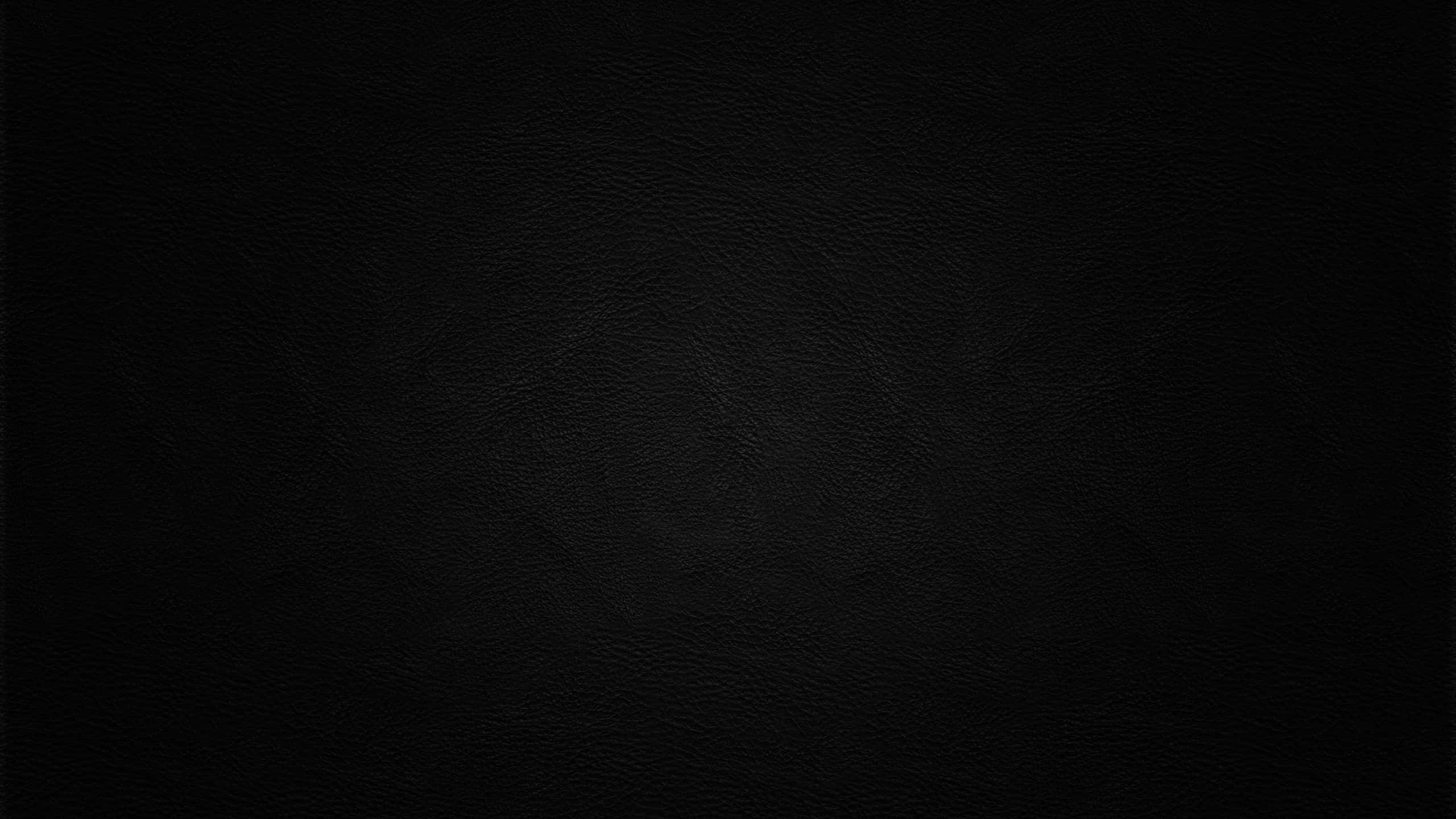 texture 桌布 壁紙 — 柔軟燈光下光滑黑色皮革表面帶有細微粒面紋理的近距離特寫。