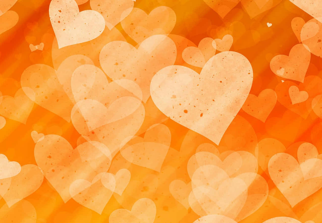 Orange Heart 桌布 壁紙 — 柔軟的半透明心形在溫暖的橙色漸變中漂浮，帶有細微的斑點和散景效果。