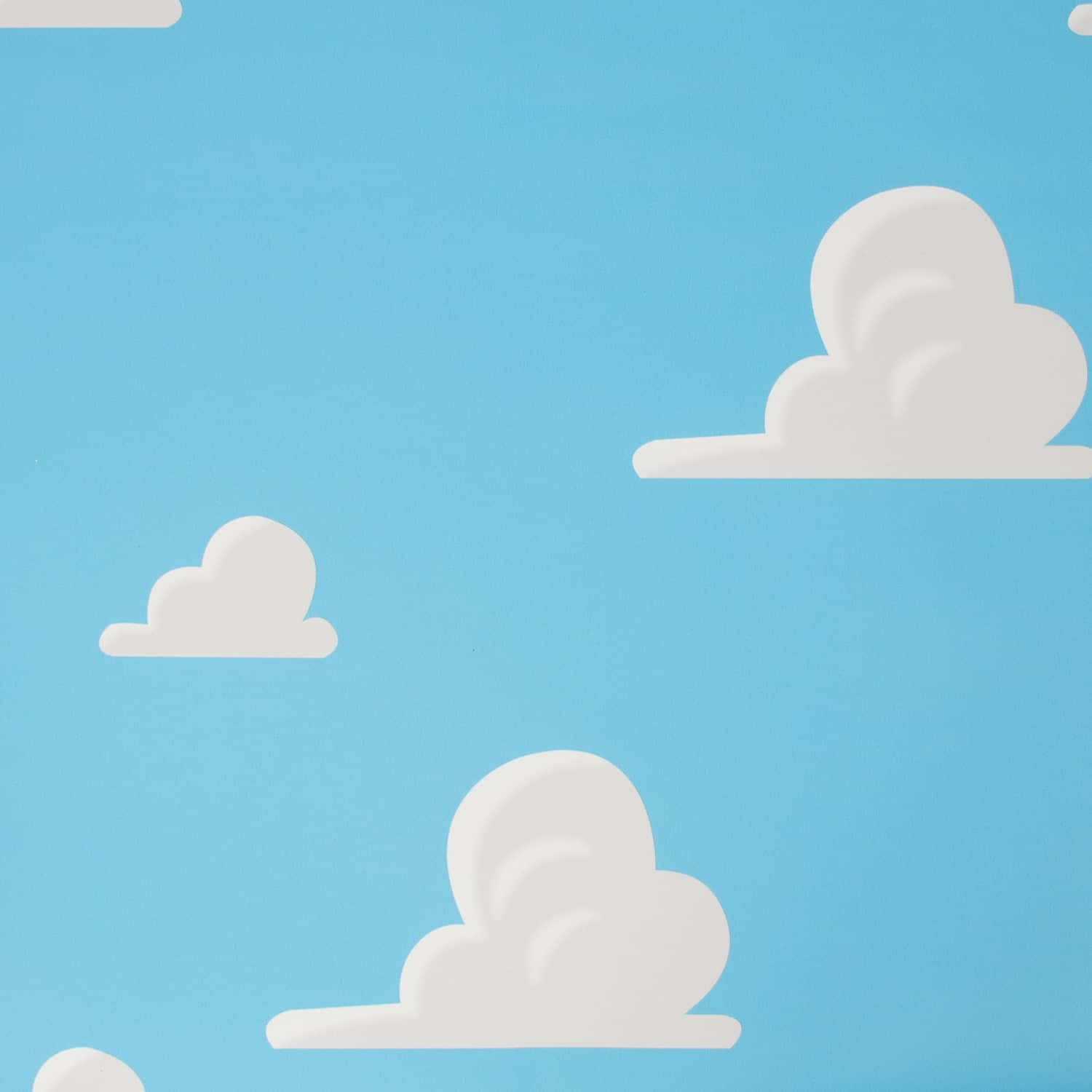 Toy Story Cloud 桌布 壁紙 — 柔軟的白色卡通雲朵在平靜的天藍色背景上靜靜漂浮。