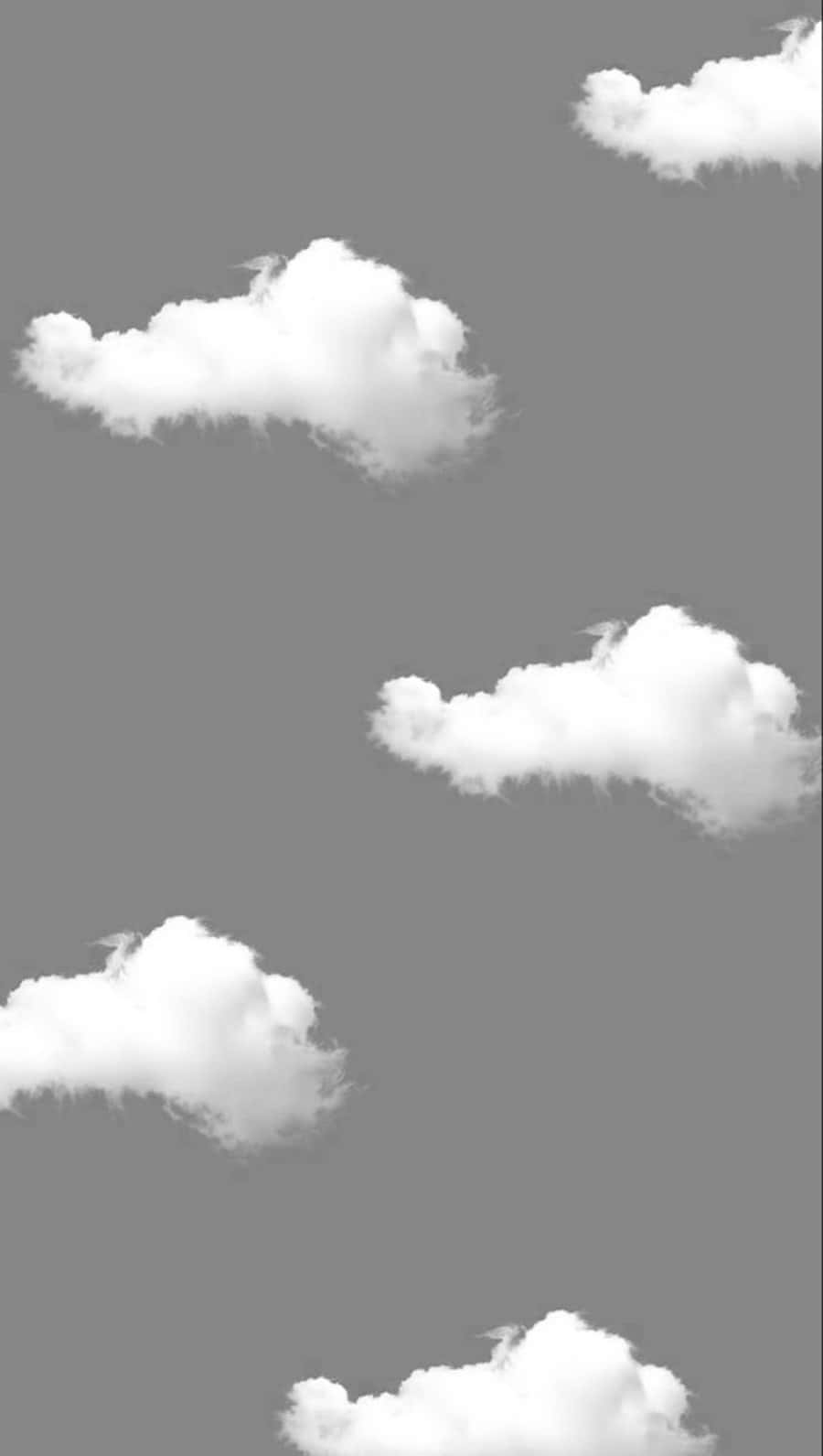 夜空 桌布 壁紙 — 柔軟的白雲在柔和灰色天空中慵懶飄移，營造極簡風格桌布。