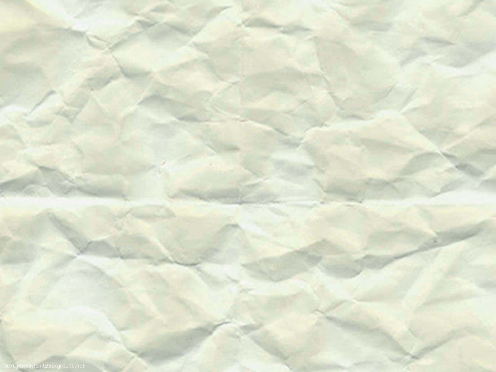 Paper Texture 桌布 壁紙 — 柔軟的米白色皺紙特寫，帶有柔和的陰影和摺痕，營造出觸感紋理表面。