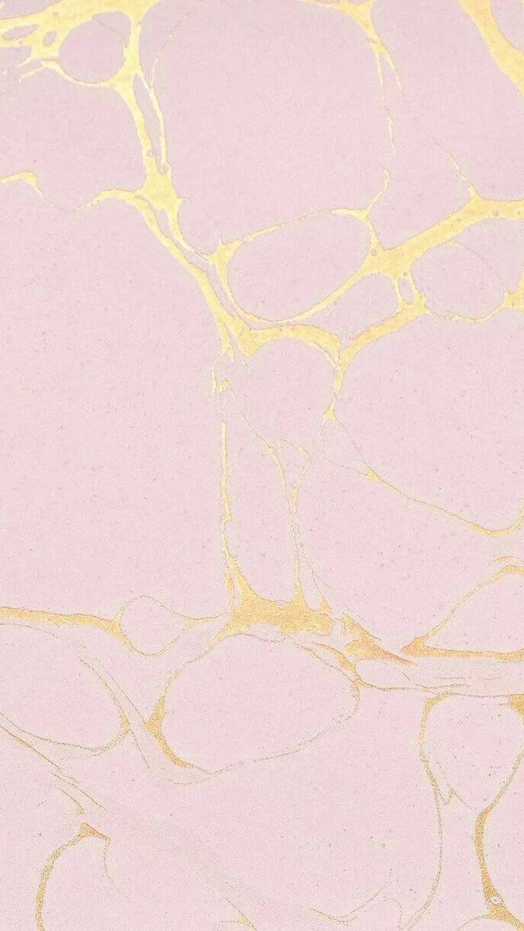 Marble Phone 桌布 壁紙 — 柔軟的粉紅色大理石，表面有細膩的金色紋理以有機圖案流動。