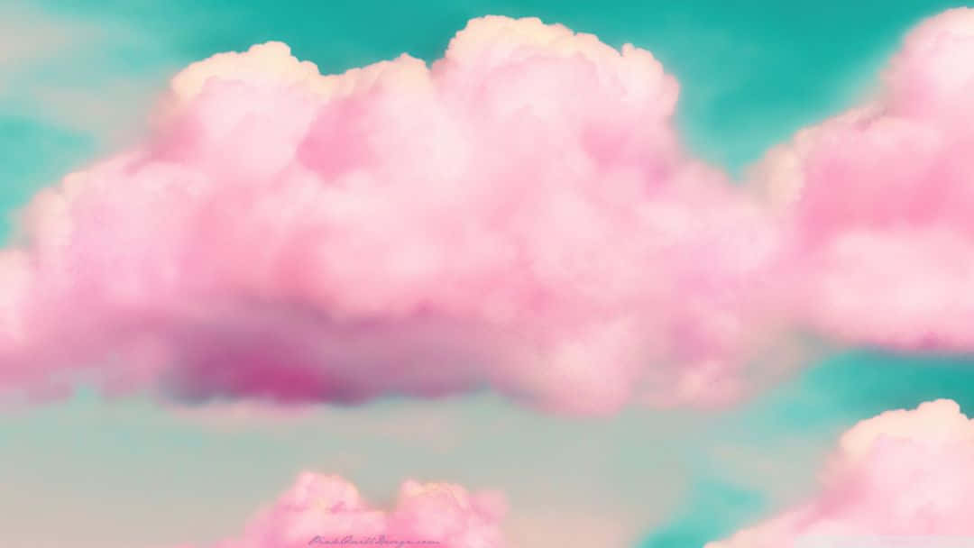 桌布 壁紙 — 柔軟的粉紅色棉花糖雲朵懶洋洋地飄過夢幻般的藍綠色天空，構成超現實的粉彩風景。