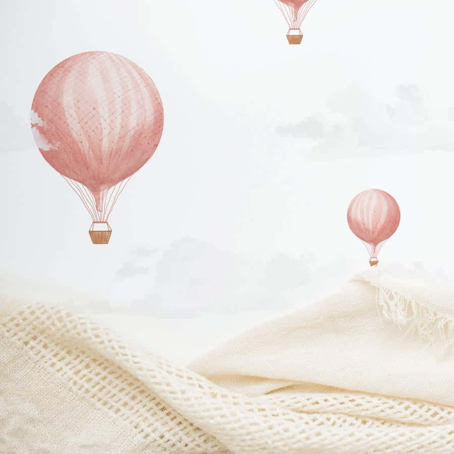 Pink Balloons 桌布 壁紙 — 柔軟的粉紅色熱氣球在淡藍色天空下，輕輕飄浮在舒適的奶油色針織毯上方。