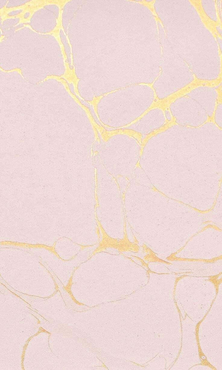 Marble Pink 桌布 壁紙 — 柔軟的粉紅色背景，帶有流動的金色紋理，類似大理石或液態金屬，構成奢華抽象圖案。