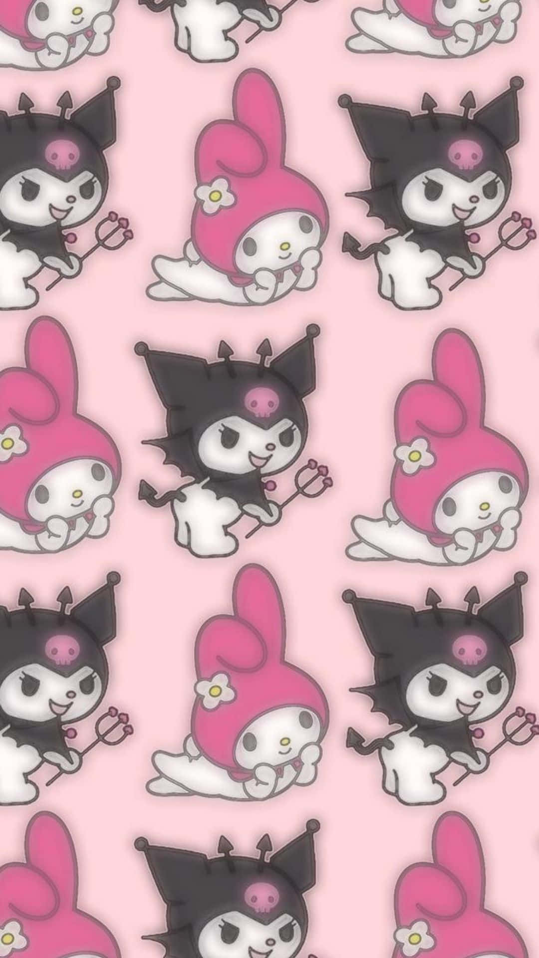 Kuromi And My Melody 桌布 壁紙 — 柔軟的粉紅色背景上，可愛的粉紅色和黑色Kuromi角色重複圖案，它們拿著細小的草叉。
