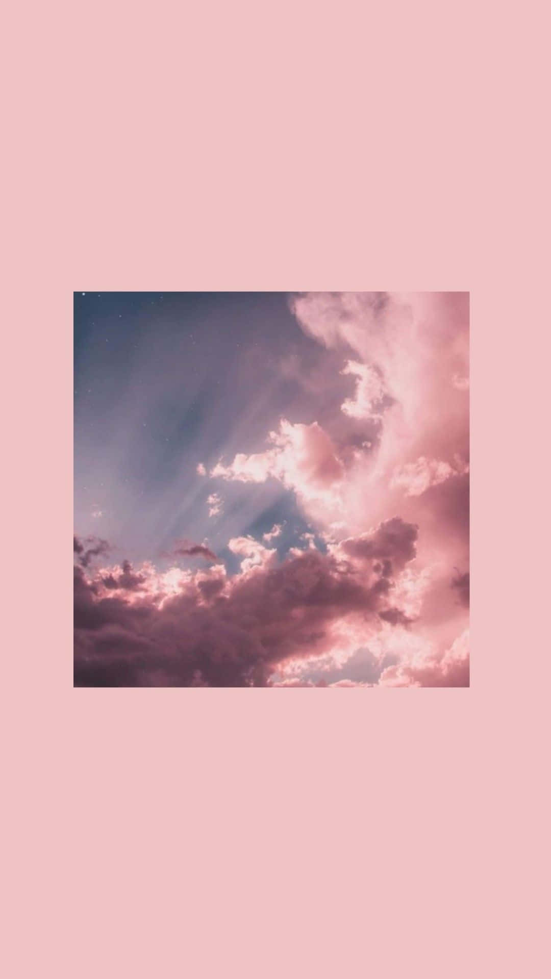 Aesthetic Cloud 桌布 壁紙 — 柔軟的粉紅色雲朵在被實心粉紅色邊框框住的粉彩天空背景下發出光芒。