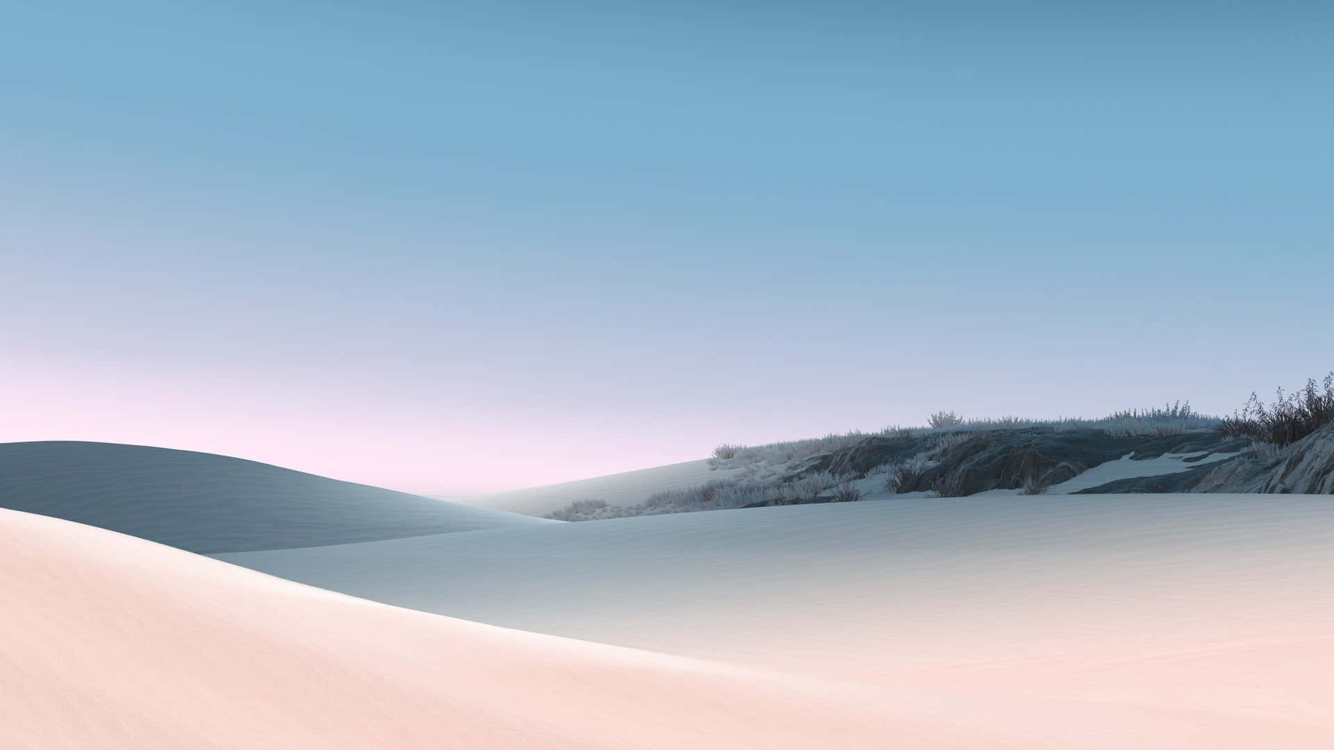 Sand Dunes 桌布 壁紙 — 柔軟的雪覆蓋著起伏的沙丘，在寧靜的暮色天空下呈現粉紅和藍色調。