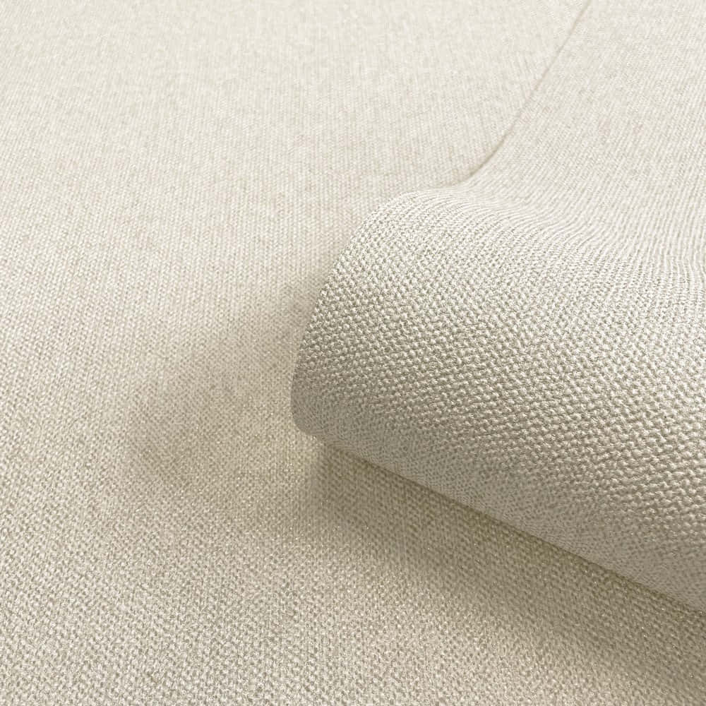 Beautiful Texture 桌布 壁紙 — 柔軟米色亞麻布料的特寫，輕柔的摺痕顯現出其紋理編織和細微陰影。
