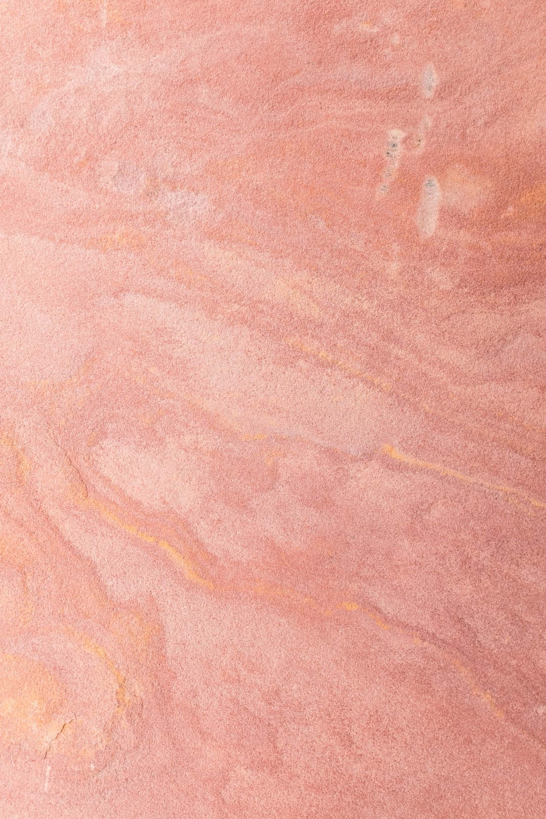 Peach Aesthetic 桌布 壁紙 — 柔軟粉紅色大理石的近距離特寫，帶有微妙的金色紋理和質感自然圖案。