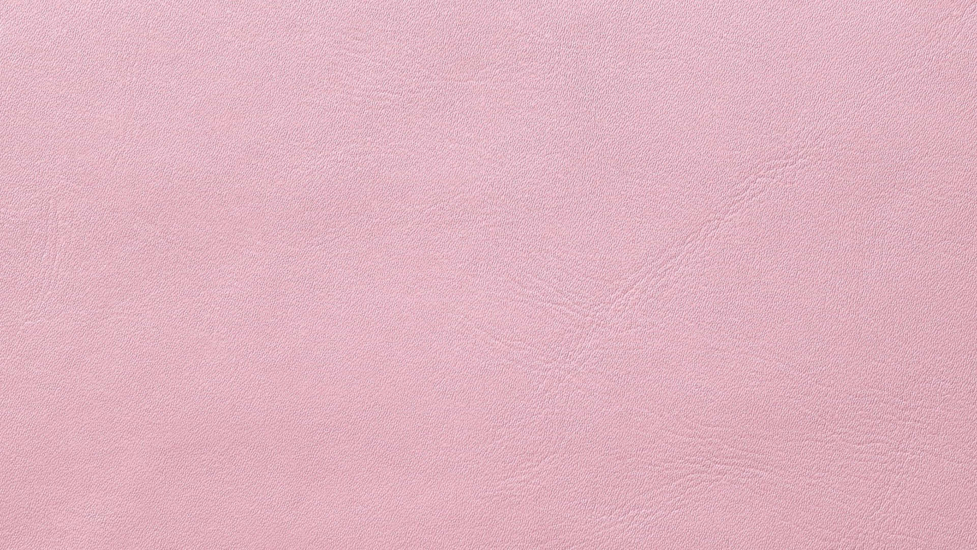 Pink Texture 桌布 壁紙 — 柔軟粉紅色紋理皮革的特寫，帶有微妙的自然皺褶和光滑的霧面飾面。