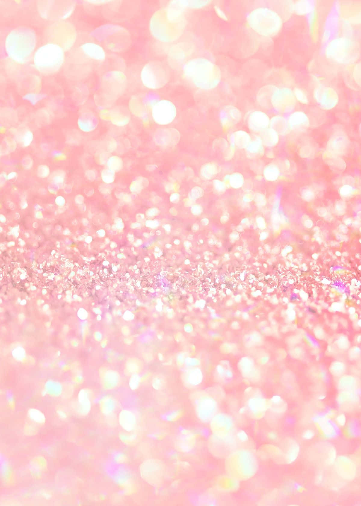 Pink Sparkles 桌布 壁紙 — 柔軟粉紅閃粉的夢幻特寫，閃爍的散景燈光營造出神奇的閃爍效果。