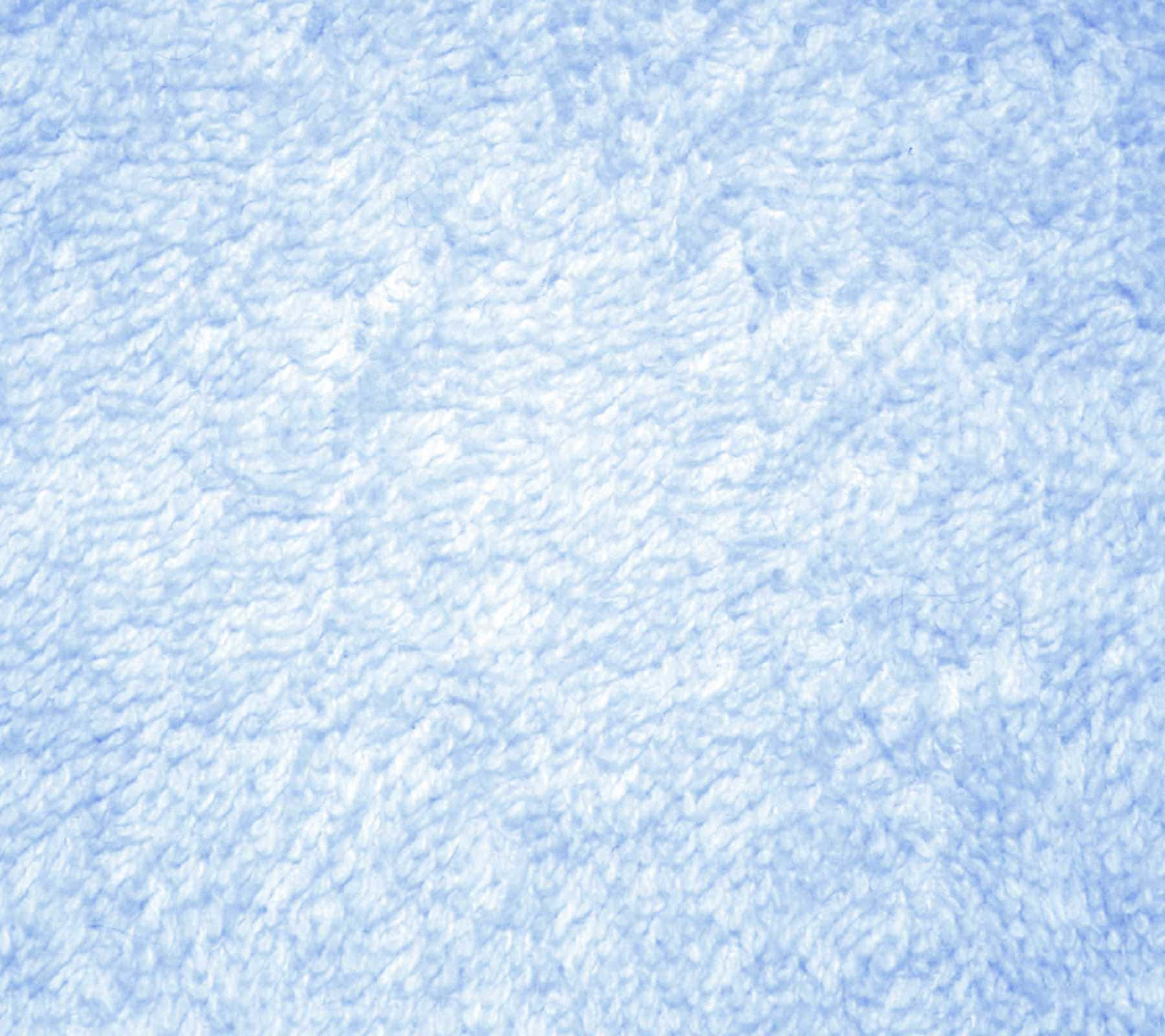 Light Blue Marble 桌布 壁紙 — 柔軟蓬鬆淺藍色布料的特寫，帶有紋理纖維和柔和白色高光。